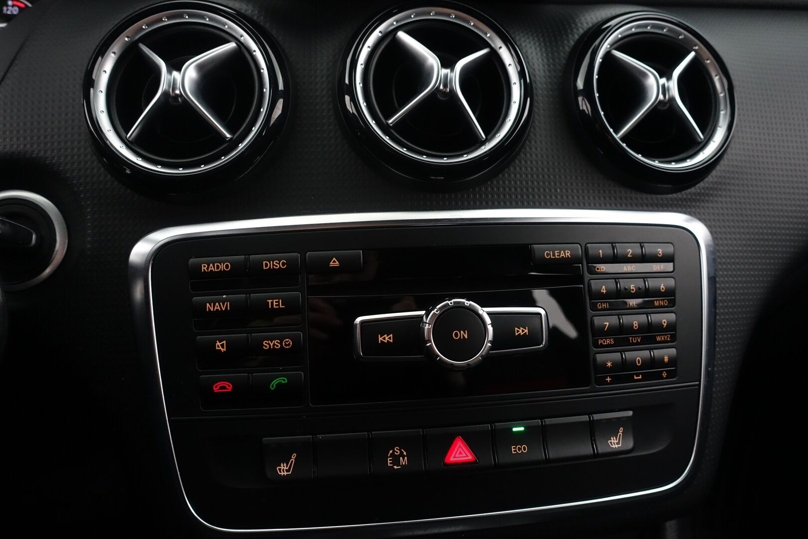 Mercedes-Benz A 2013 MERCEDES-BENZ 180 BE A - | Suomi auto | Vakkari | Puolinahat | Kahdet renkaat vanteilla | Huoltokirja | Bluetooth | Metalliväri | 