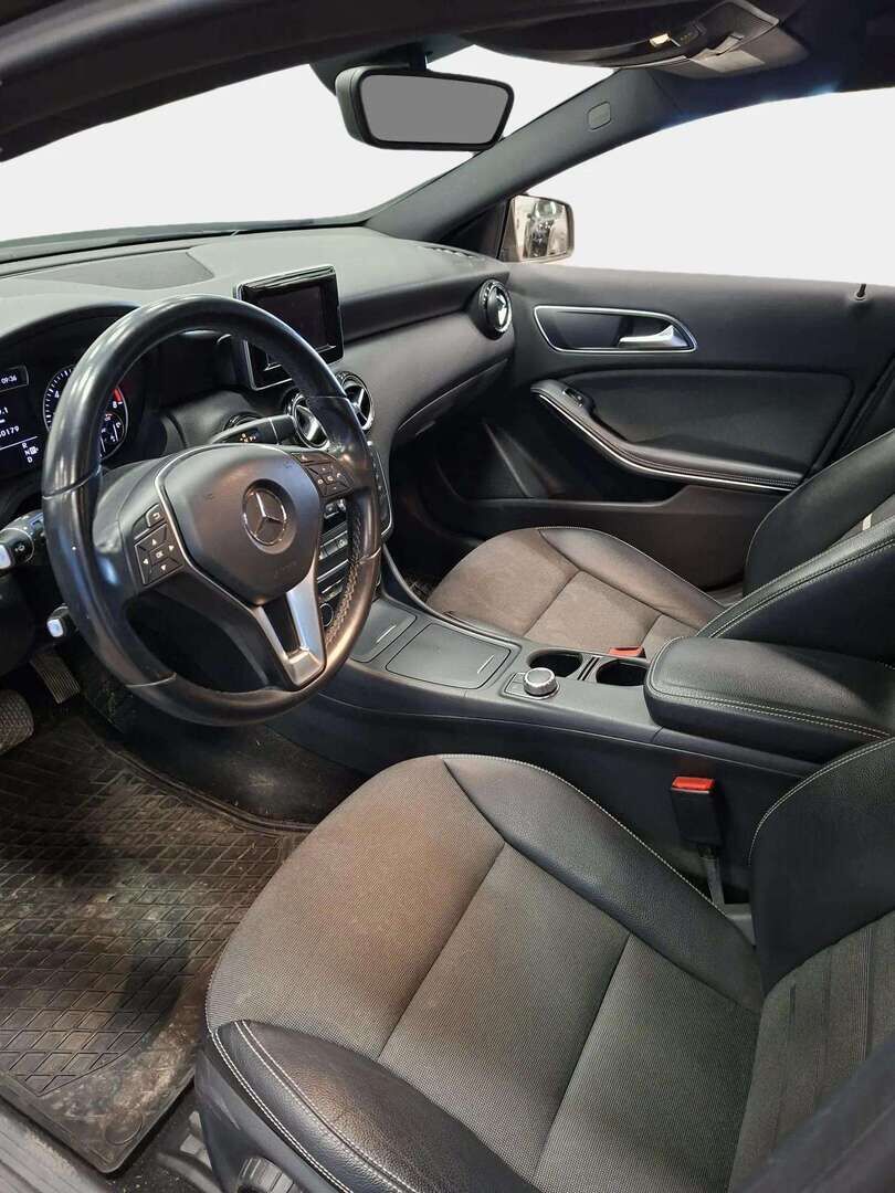 Mercedes-Benz A 2013 MERCEDES-BENZ 180 BE A - | Suomi auto | Vakkari | Puolinahat | Kahdet renkaat vanteilla | Huoltokirja | Bluetooth | Metalliväri | 
