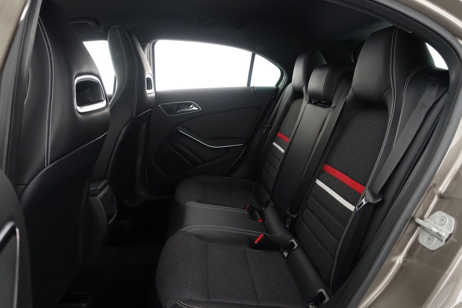 Mercedes-Benz A 2013 MERCEDES-BENZ 180 BE A - | Suomi auto | Vakkari | Puolinahat | Kahdet renkaat vanteilla | Huoltokirja | Bluetooth | Metalliväri | 
