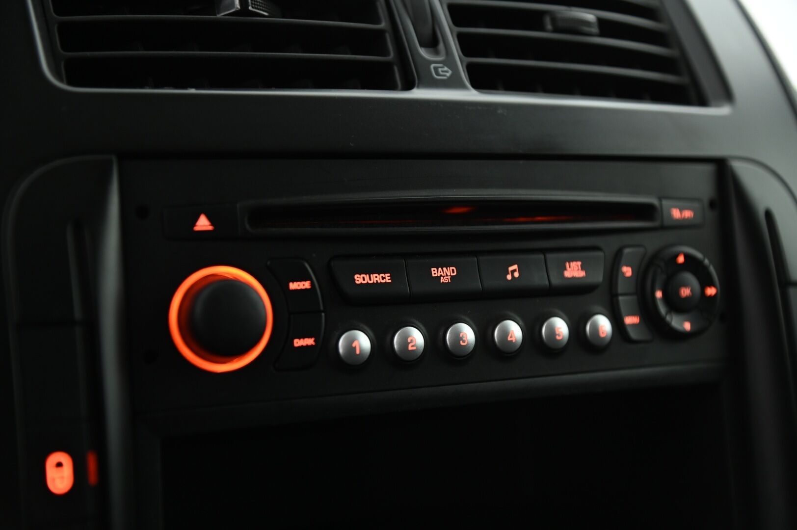 Peugeot Expert 2014 L2H1 1,6 HDi 90 FAP  *Suomi-auto / Vetokoukku / Lohkolämmitin / Juuri katsastettu / Kahdet renkaat - Pitkä malli taloudellisella ja kestävällä moottorilla! Uudet kesärenkaat!