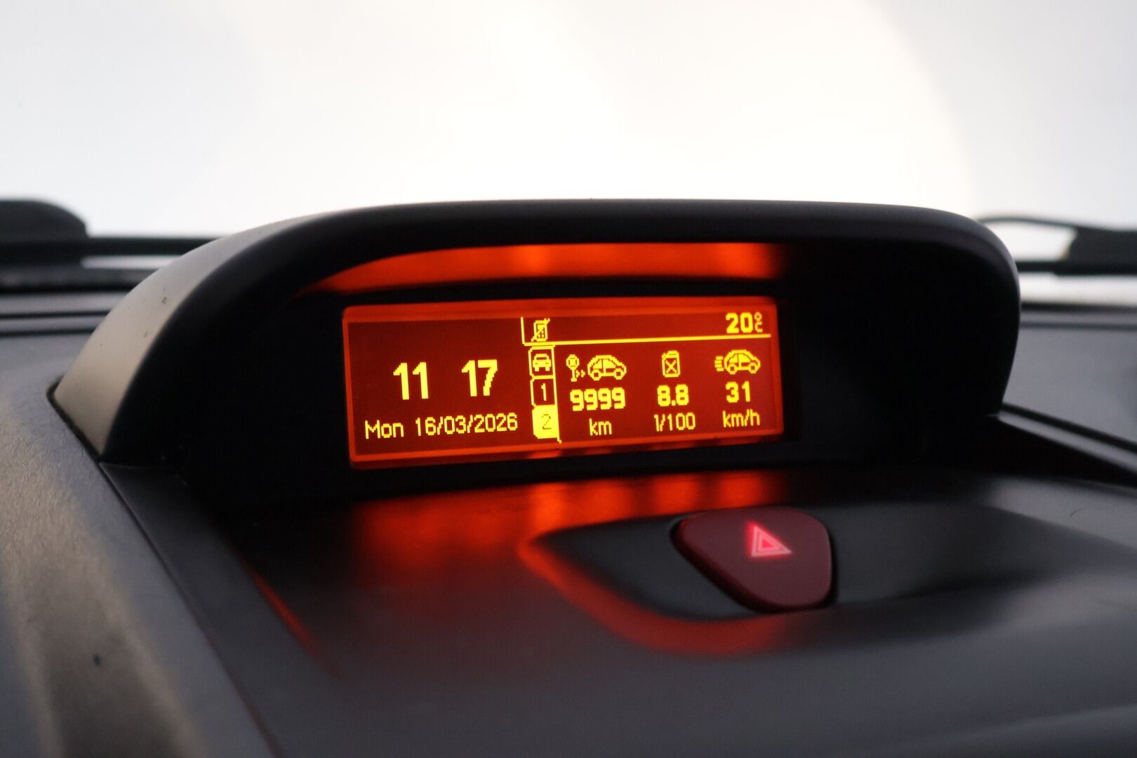 Toyota Proace 2015 L2H1 2,0 D163 Active A/T *9-paikkanen / ALV / - YritysOutlet - Myydään vain yrityksille - – Tämä auto myydään YritysOutlet -valikoimasta vain yritykselle