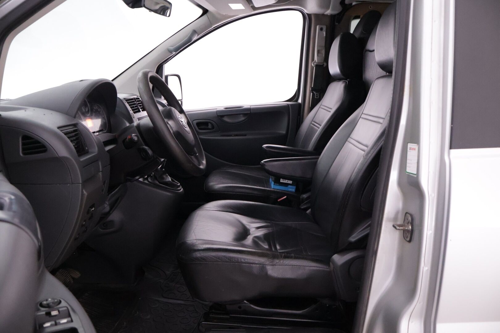 Toyota Proace 2015 L2H1 2,0 D163 Active A/T *9-paikkanen / ALV / - YritysOutlet - Myydään vain yrityksille - – Tämä auto myydään YritysOutlet -valikoimasta vain yritykselle