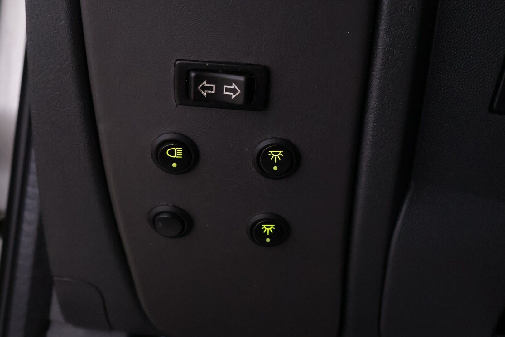 Toyota Proace 2015 L2H1 2,0 D163 Active A/T *9-paikkanen / ALV / - YritysOutlet - Myydään vain yrityksille - – Tämä auto myydään YritysOutlet -valikoimasta vain yritykselle