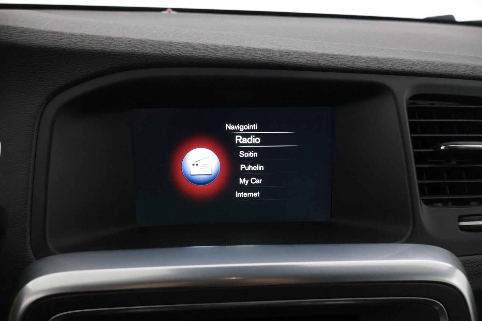 Volvo V60 2015 D4 Ocean Race Business aut * Vakkari / Navi / P-Lämmitin / Blis / Kaistavahti * - * Siisti / Kahdet renkaat Volvon alumiinivanteilla / Suomi-auto *