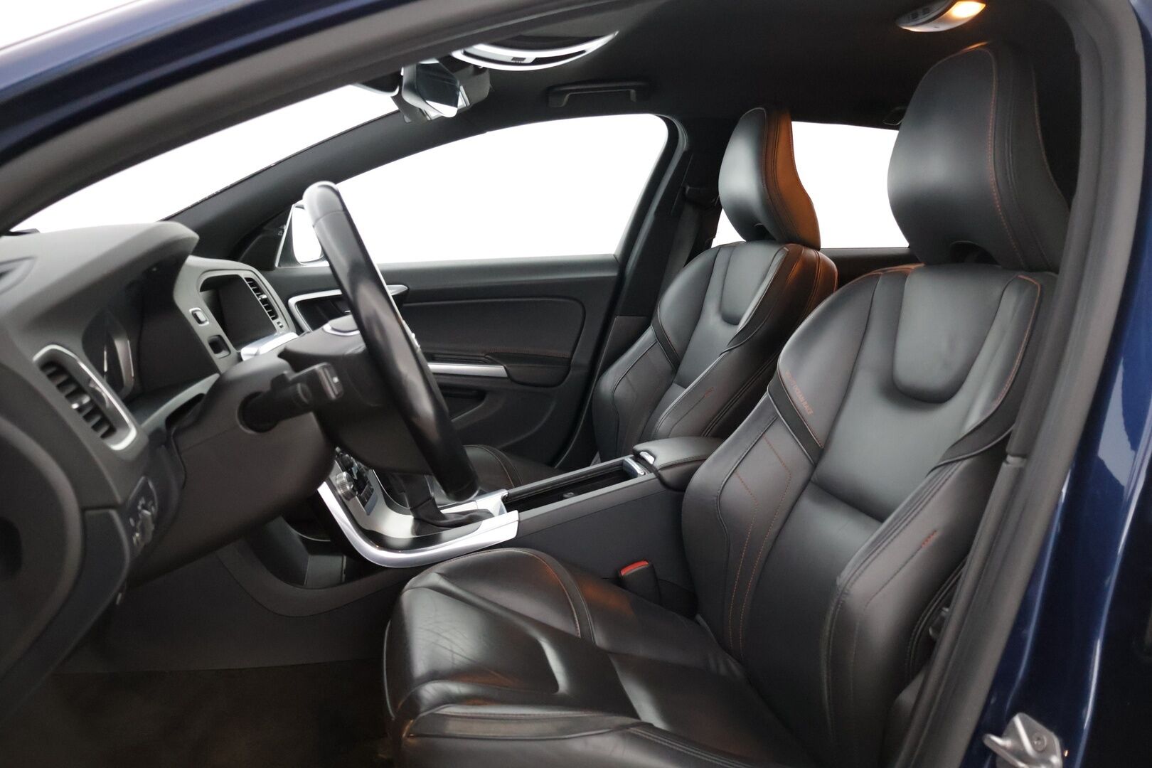 Volvo V60 2015 D4 Ocean Race Business aut * Vakkari / Navi / P-Lämmitin / Blis / Kaistavahti * - * Siisti / Kahdet renkaat Volvon alumiinivanteilla / Suomi-auto *
