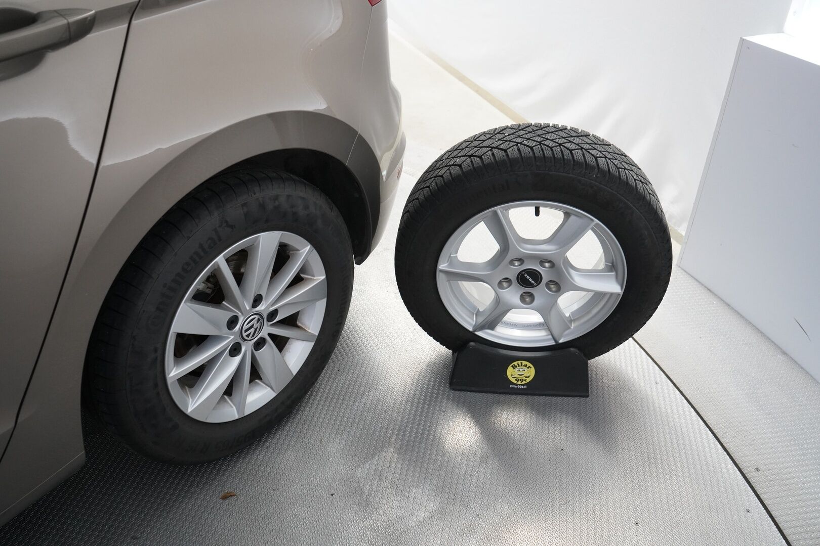 Volkswagen Golf Sportsvan 2015 1.2 TSI Comfortline 63 kW (85 hv) BlueMotion Technology *Webasto / Tutkat / Ratinlämmitin / Keylessgo / Vakkari* - KATSO KAMPANJAHINTA!! / Suomi-auto / Viimeisin huolto 123tkm / Kahdet vanteet / Seuraava katsastus 7.9.2026 - Osta nyt, maksa vasta ensi vuonna