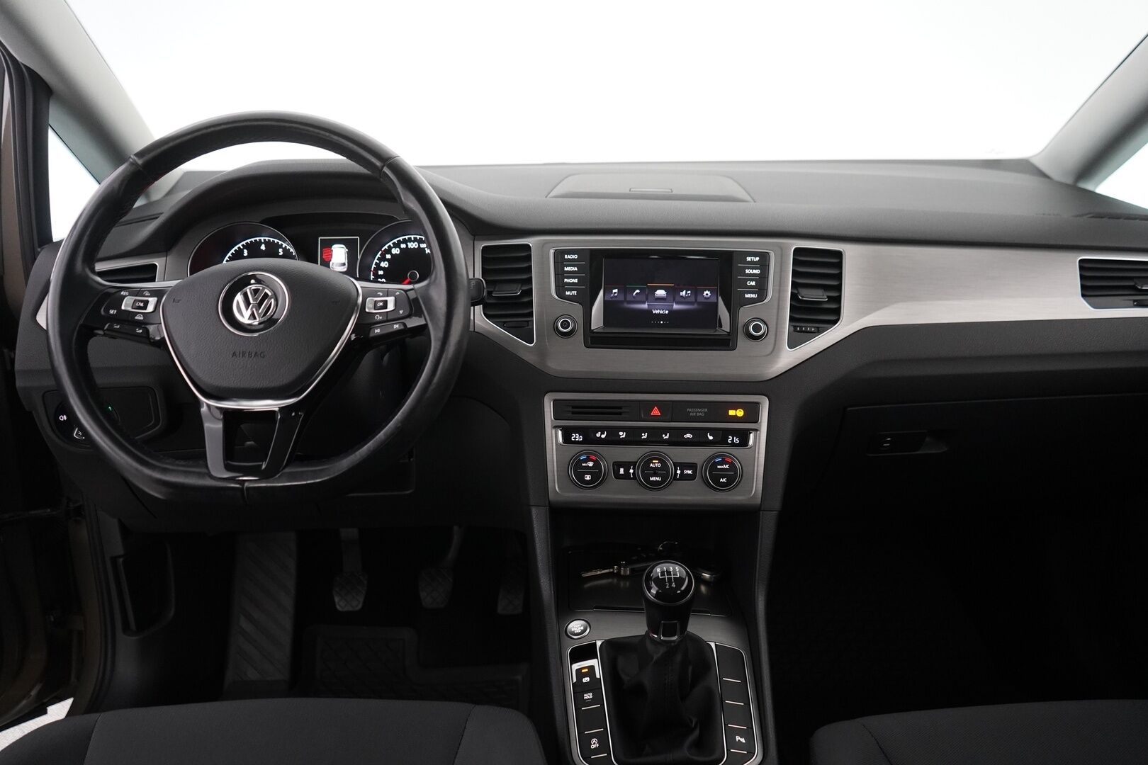 Volkswagen Golf Sportsvan 2015 1.2 TSI Comfortline 63 kW (85 hv) BlueMotion Technology *Webasto / Tutkat / Ratinlämmitin / Keylessgo / Vakkari* - KATSO KAMPANJAHINTA!! / Suomi-auto / Viimeisin huolto 123tkm / Kahdet vanteet / Seuraava katsastus 7.9.2026 - HULLUT BLACKWEEK JATKOT - KORKOTARJOUS 2,49%