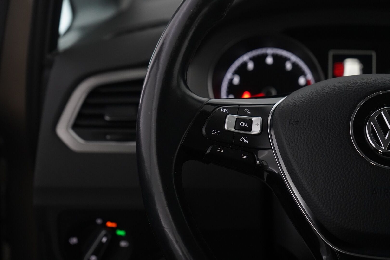 Volkswagen Golf Sportsvan 2015 1.2 TSI Comfortline 63 kW (85 hv) BlueMotion Technology *Webasto / Tutkat / Ratinlämmitin / Keylessgo / Vakkari* - KATSO KAMPANJAHINTA!! / Suomi-auto / Viimeisin huolto 123tkm / Kahdet vanteet / Seuraava katsastus 7.9.2026 - Osta nyt, maksa vasta ensi vuonna