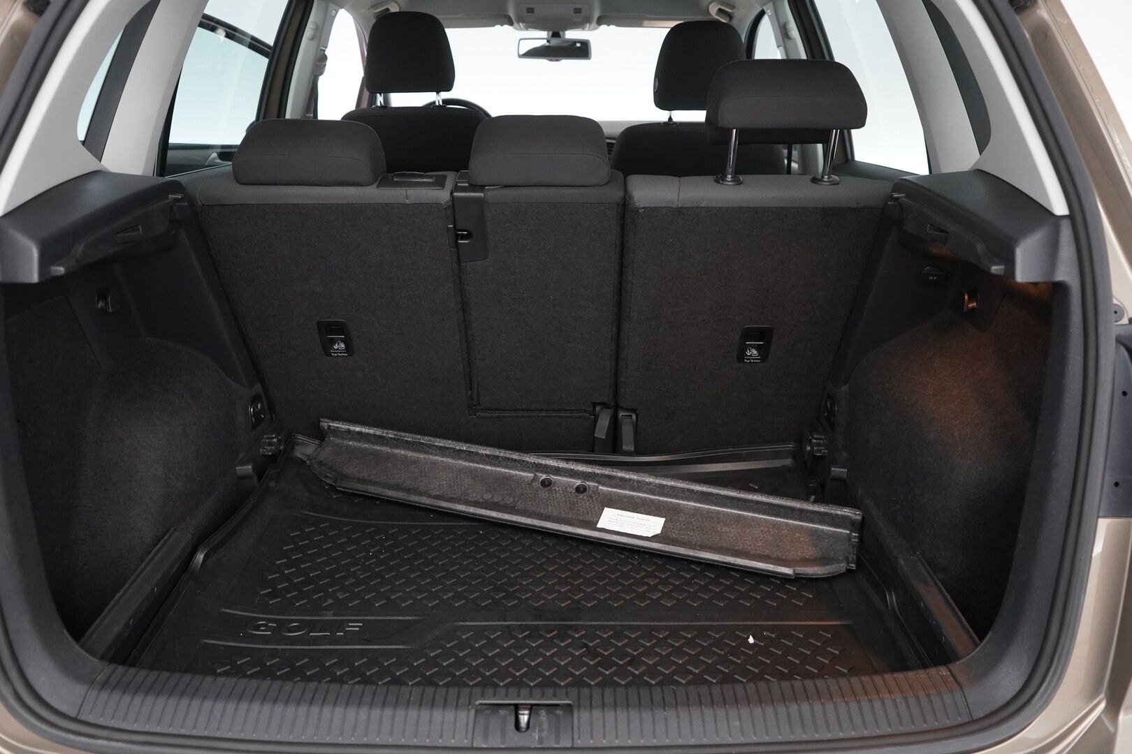 Volkswagen Golf Sportsvan 2015 1.2 TSI Comfortline 63 kW (85 hv) BlueMotion Technology *Webasto / Tutkat / Ratinlämmitin / Keylessgo / Vakkari* - KATSO KAMPANJAHINTA!! / Suomi-auto / Viimeisin huolto 123tkm / Kahdet vanteet / Seuraava katsastus 7.9.2026 - HULLUT BLACKWEEK JATKOT - KORKOTARJOUS 2,49%