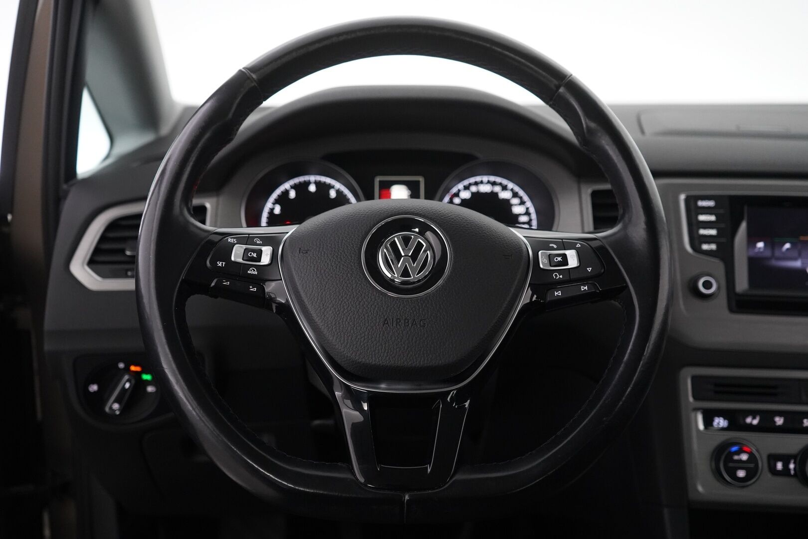 Volkswagen Golf Sportsvan 2015 1.2 TSI Comfortline 63 kW (85 hv) BlueMotion Technology *Webasto / Tutkat / Ratinlämmitin / Keylessgo / Vakkari* - KATSO KAMPANJAHINTA!! / Suomi-auto / Viimeisin huolto 123tkm / Kahdet vanteet / Seuraava katsastus 7.9.2026 - HULLUT BLACKWEEK JATKOT - KORKOTARJOUS 2,49%