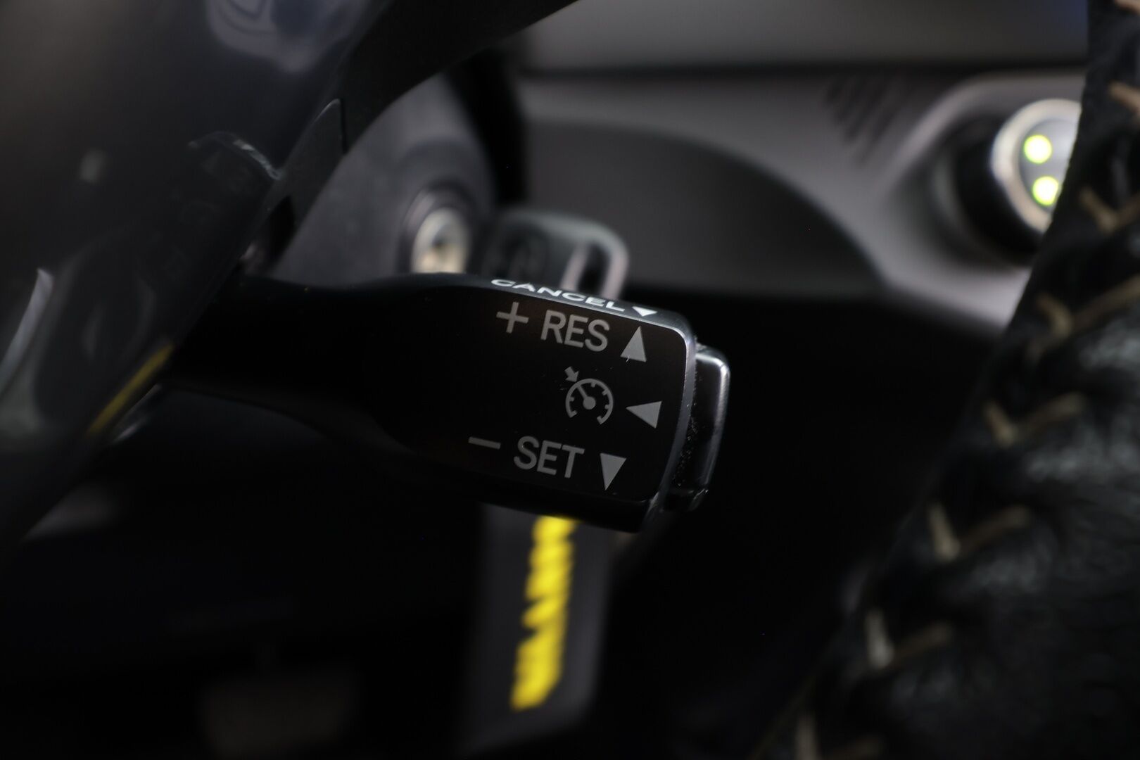 Toyota Yaris 2015 1,5 Hybrid Active 5ov * 1.Om Suomi-auto / Vakkari / P.kamera / Navi / Bluetooth * - Kahdet renkaat aluvanteilla / Merkkihuollettu / Juuri katsastettu - HULLUT JOULUT KORKOTARJOUS 2,49% 