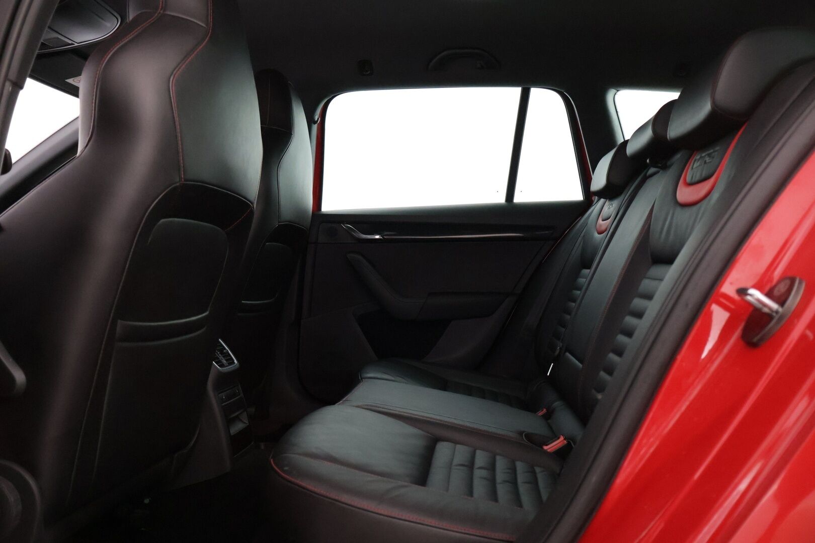 Skoda Octavia 2015 Combi 2,0 TSI RS DSG Autom. * / Adapt. vakkari / Sähkökontti / Suomi-auto / Webasto / * - Todella näyttävä webastollinen suomi - RS! 