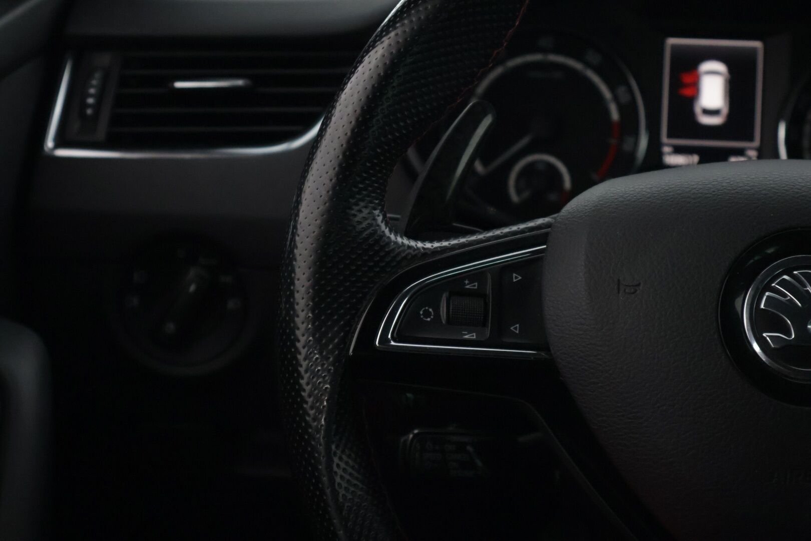 Skoda Octavia 2015 Combi 2,0 TSI RS DSG Autom. * / Adapt. vakkari / Sähkökontti / Suomi-auto / Webasto / * - Todella näyttävä webastollinen suomi - RS! 