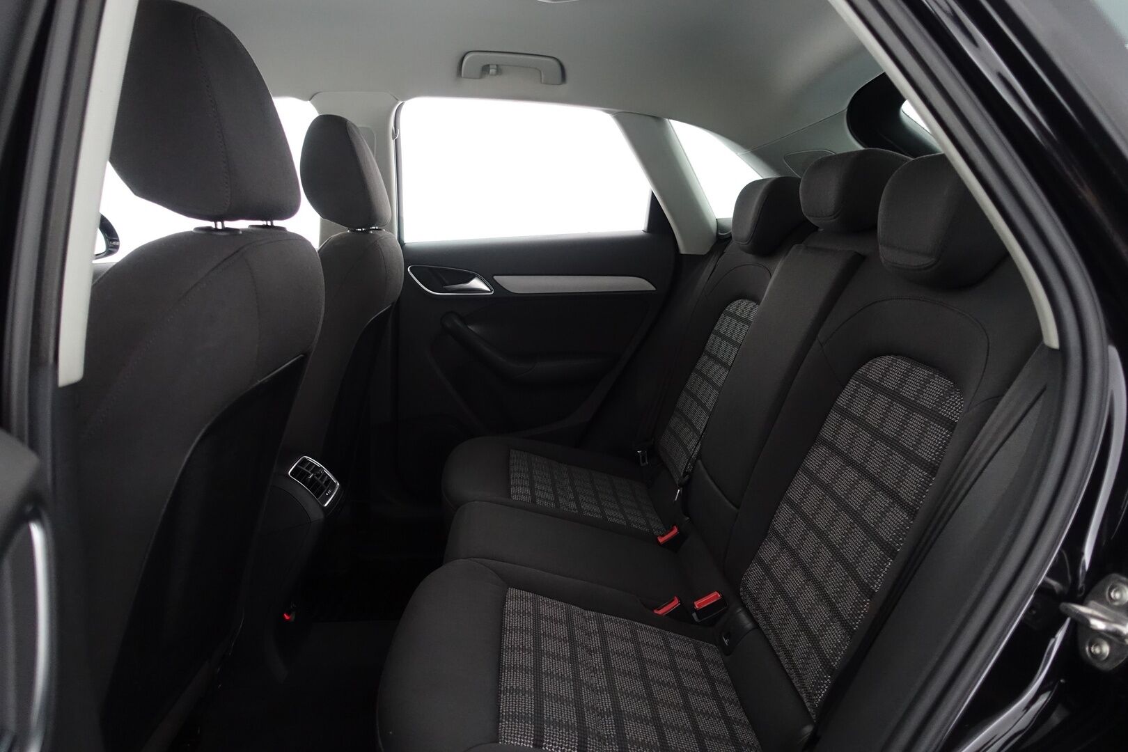 Audi Q3 2014 Business II 2,0 TDI 103 kW quattro S tronic - | Sporttipenkit | Koukku | Xenon | P.tutkat | Bluetooth | Sähk. takaluukku | Vakkari | Aut. ilmastointi | 2x renkaat aluin | Suomiauto | 
