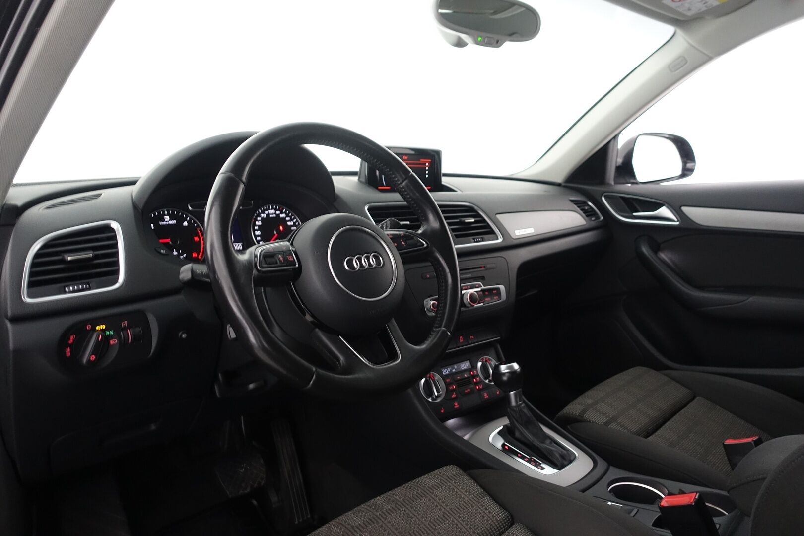 Audi Q3 2014 Business II 2,0 TDI 103 kW quattro S tronic - | Sporttipenkit | Koukku | Xenon | P.tutkat | Bluetooth | Sähk. takaluukku | Vakkari | Aut. ilmastointi | 2x renkaat aluin | Suomiauto | 