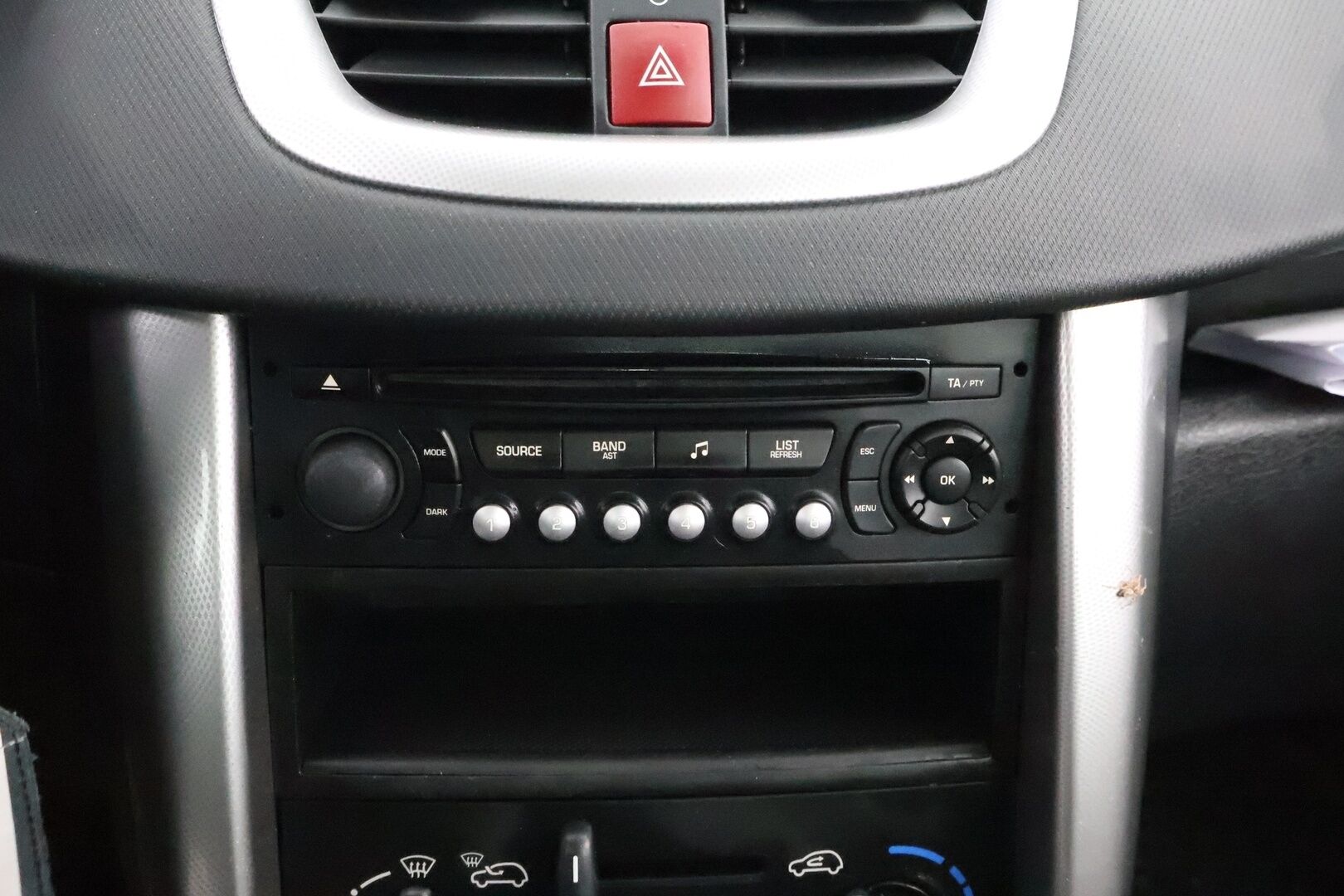 Peugeot 207 2006 MYYDÄÄN HUUTOKAUPAT.COM! - MYYDÄÄNHUUTOKAUPAT.COM 