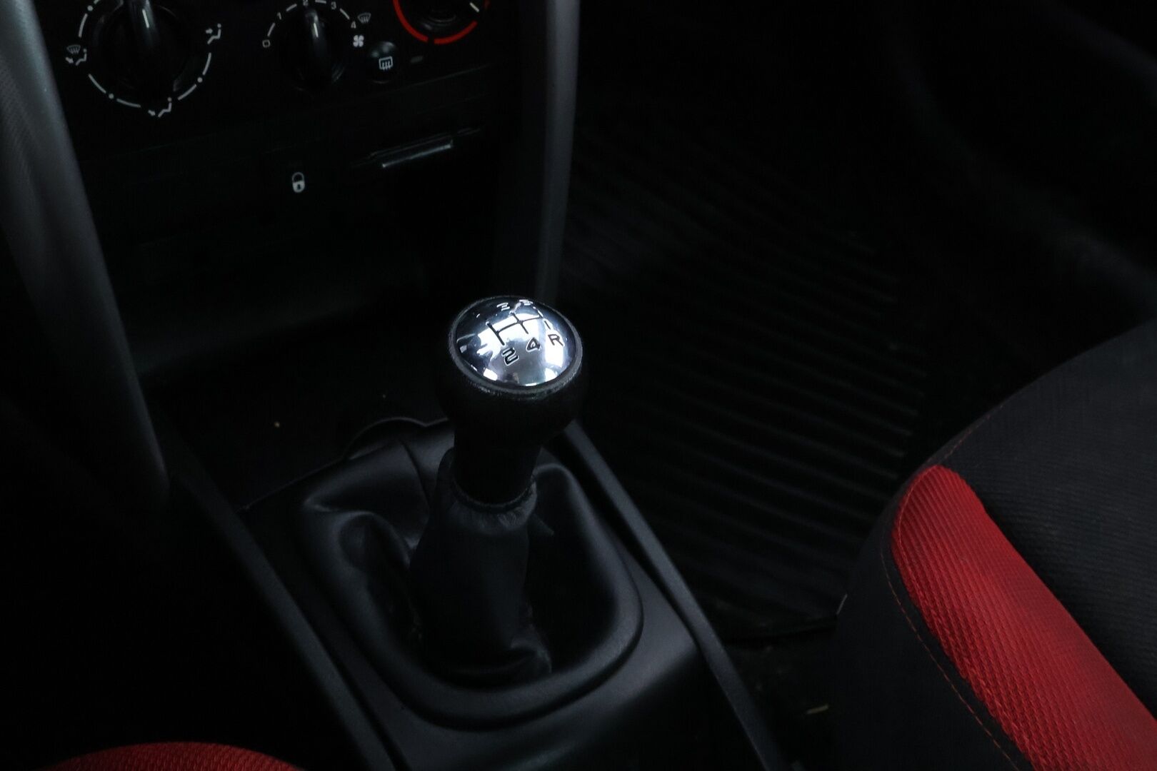 Peugeot 207 2006 MYYDÄÄN HUUTOKAUPAT.COM! - MYYDÄÄNHUUTOKAUPAT.COM 