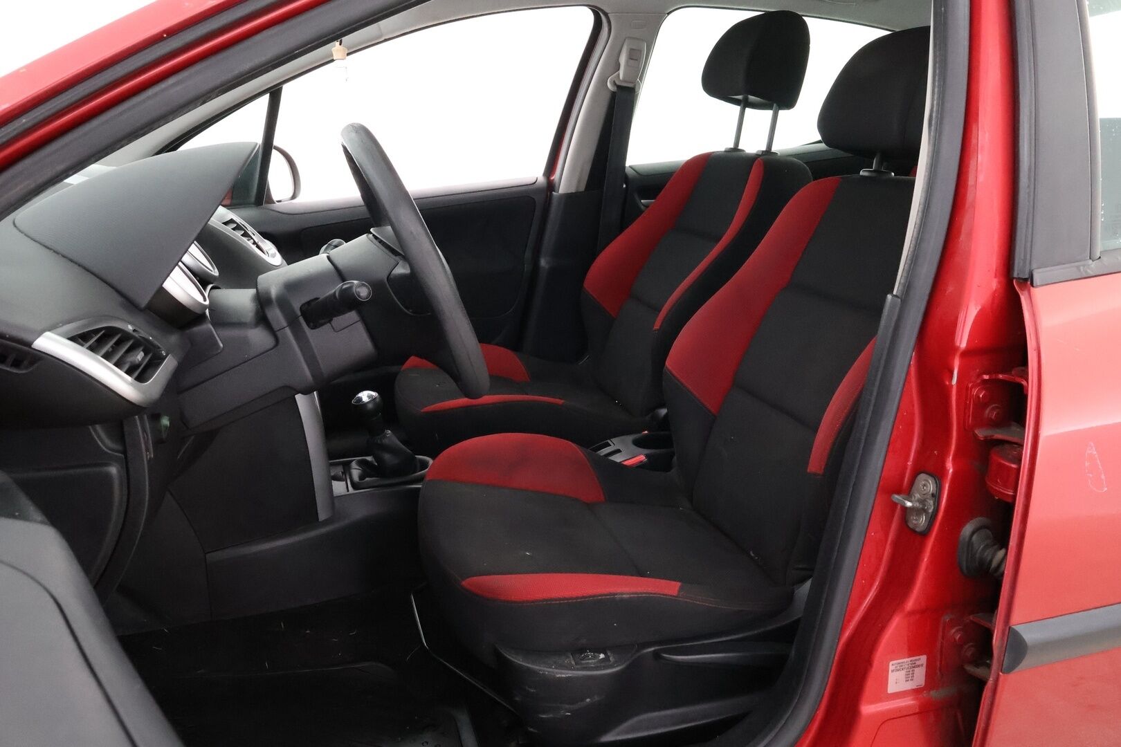 Peugeot 207 2006 MYYDÄÄN HUUTOKAUPAT.COM! - MYYDÄÄNHUUTOKAUPAT.COM 