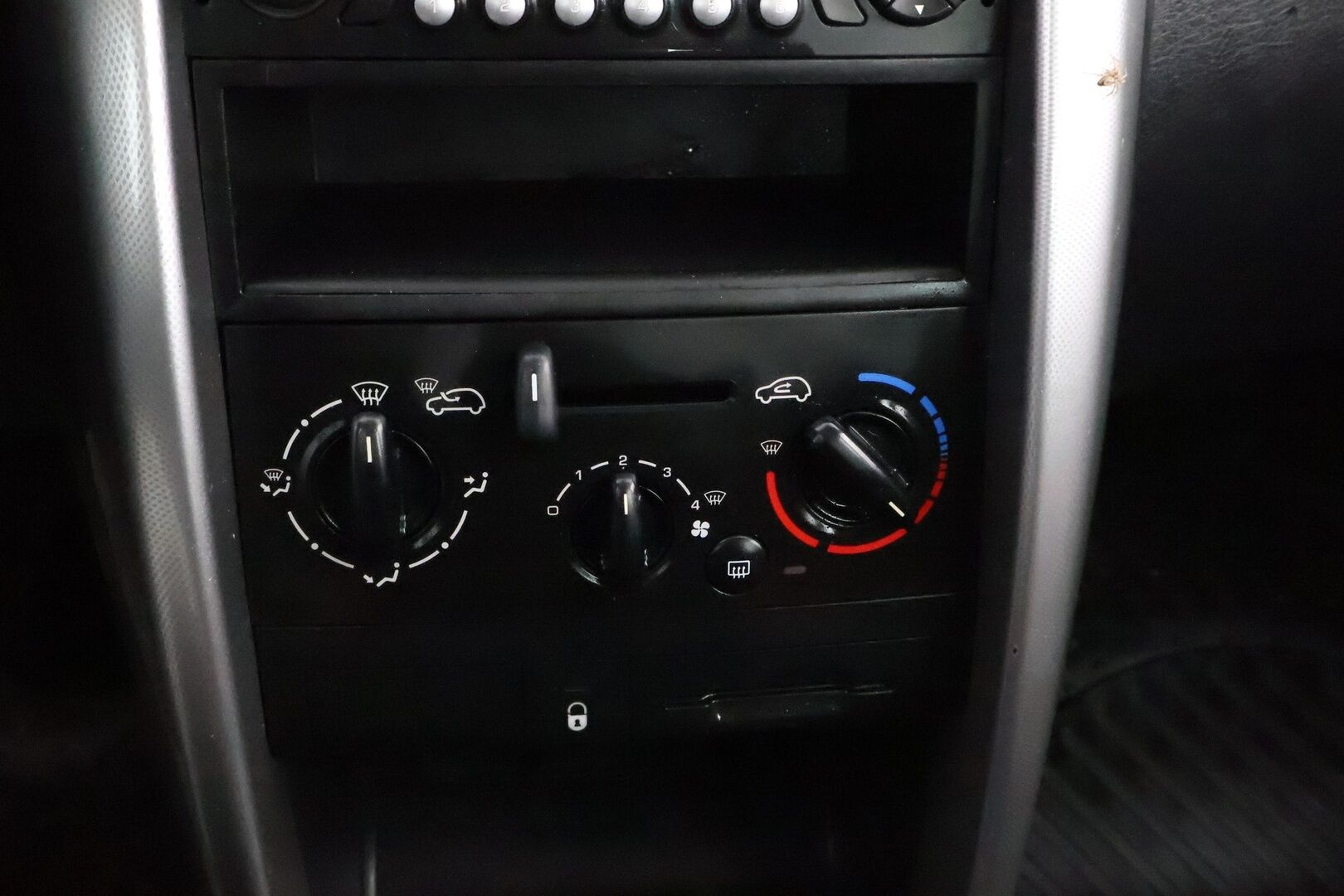 Peugeot 207 2006 MYYDÄÄN HUUTOKAUPAT.COM! - MYYDÄÄNHUUTOKAUPAT.COM 