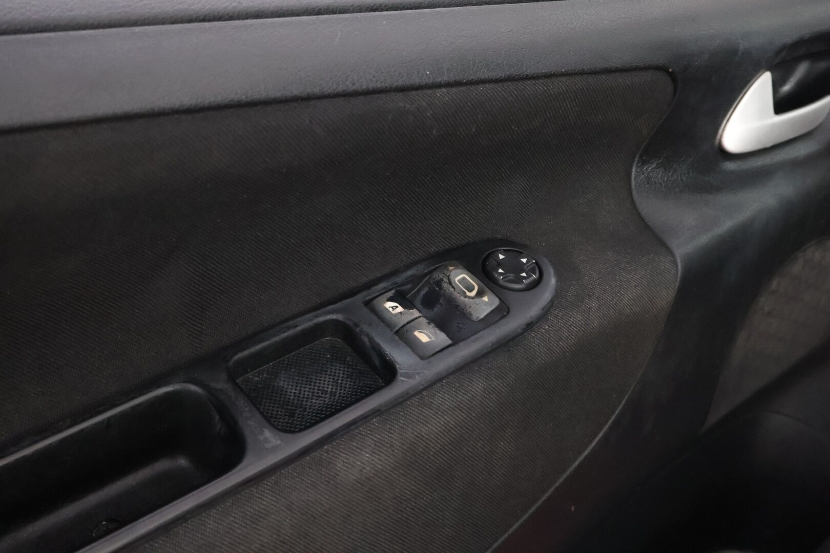 Peugeot 207 2006 MYYDÄÄN HUUTOKAUPAT.COM! - MYYDÄÄNHUUTOKAUPAT.COM 