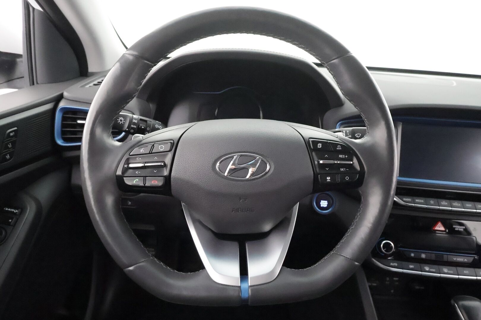 Hyundai IONIQ plug-in 2018 DCT Style - | SCC | Lohko | P.Kamera | Muistipenkki | LED | Ilmastoidut Nahat | Keyless | Apple&Android | Suomi-auto | Kahdet Renkaat |