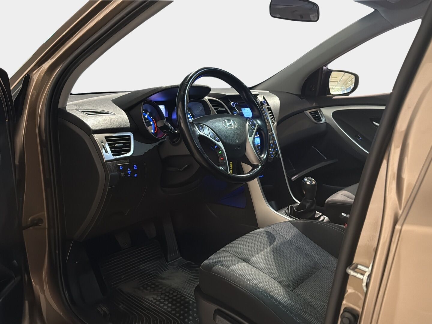 Hyundai i30 Wagon 2014 1,6 CRDi 94kW 6MT ISG Comfort Plus *Lohkolämmitin / Ratinlämmitin / Koukku / Vakionopeudensäädin* - *Kahdet asialliset renkaat / Loistava huoltohistoria!!*