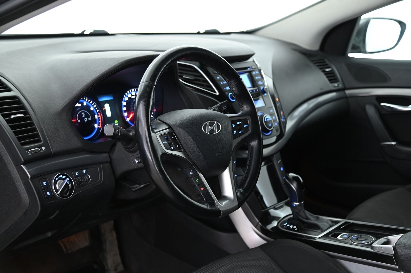 Hyundai i40 Wagon 2015 2,0 GDI 6AT Comfort Plus - 3,99% KORKOTARJOUS TÄHÄN AUTOON 21.9. ASTI - MYYDÄÄN HUUTOKAUPAT.COM