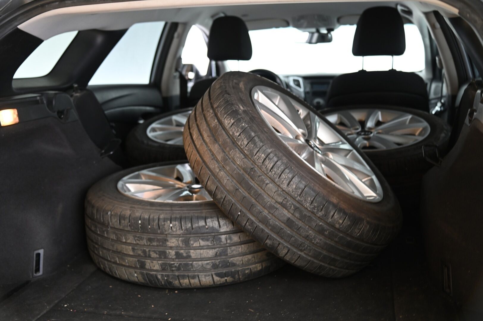 Hyundai i40 Wagon 2015 2,0 GDI 6AT Comfort Plus - 3,99% KORKOTARJOUS TÄHÄN AUTOON 21.9. ASTI - MYYDÄÄN HUUTOKAUPAT.COM