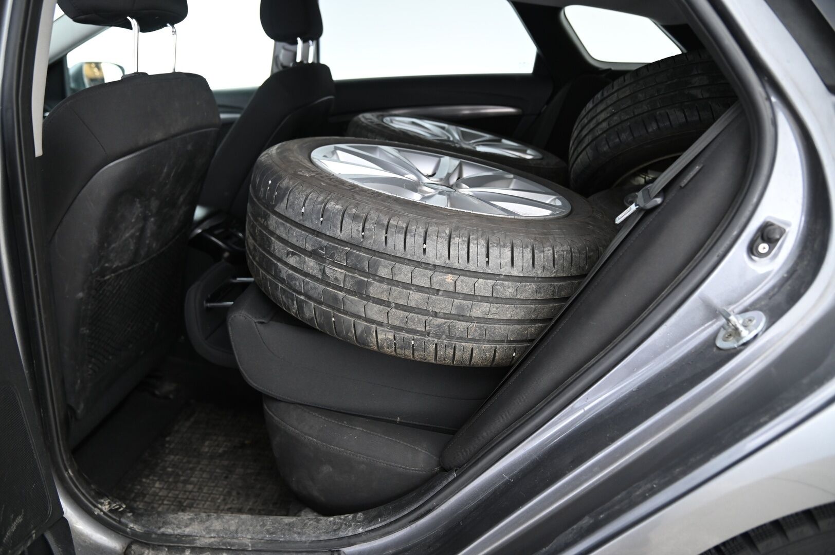 Hyundai i40 Wagon 2015 2,0 GDI 6AT Comfort Plus - 3,99% KORKOTARJOUS TÄHÄN AUTOON 21.9. ASTI - MYYDÄÄN HUUTOKAUPAT.COM