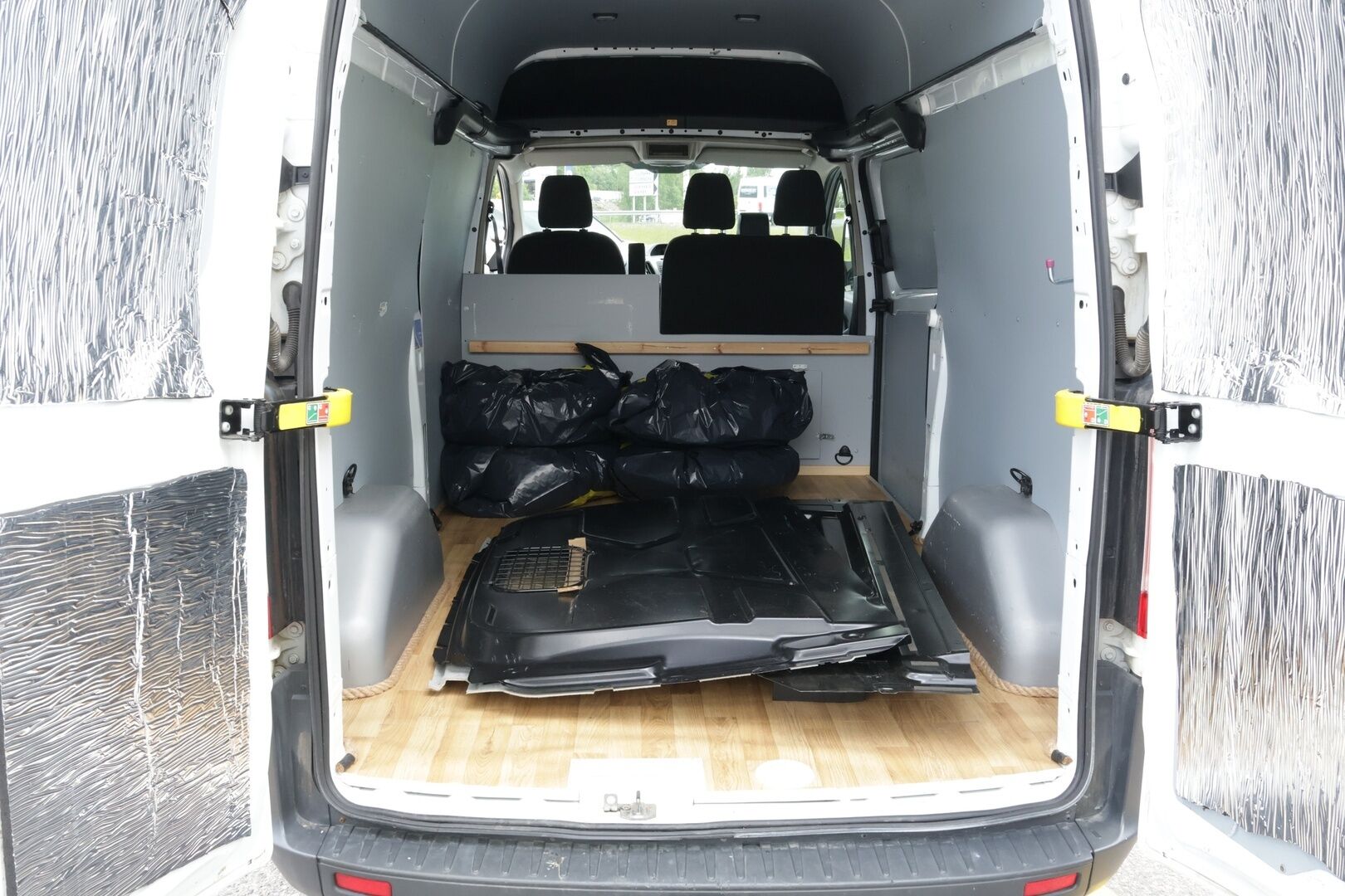 Ford Transit Custom 2014 310 2,2TDCi 100 hv Trend M6 Van N1 L2H2 FWD - | Webasto! | Koukku! | Parketti-Lattia! | 2x Renkaat! | Huippu Yksillö! |