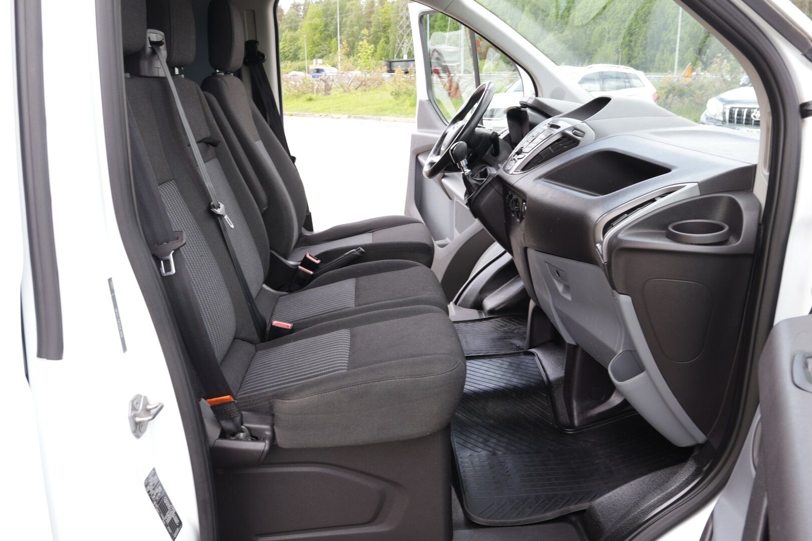 Ford Transit Custom 2014 310 2,2TDCi 100 hv Trend M6 Van N1 L2H2 FWD - | Webasto! | Koukku! | Parketti-Lattia! | 2x Renkaat! | Huippu Yksillö! |