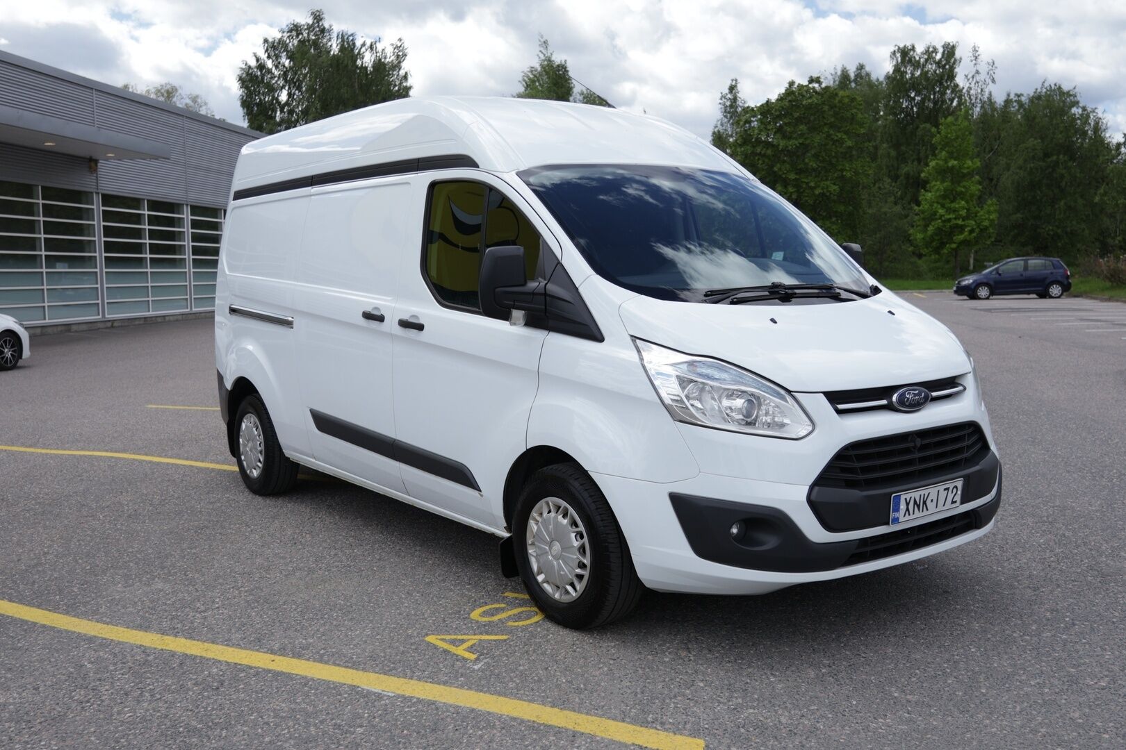 Ford Transit Custom 2014 310 2,2TDCi 100 hv Trend M6 Van N1 L2H2 FWD - | Webasto! | Koukku! | Parketti-Lattia! | 2x Renkaat! | Huippu Yksillö! |