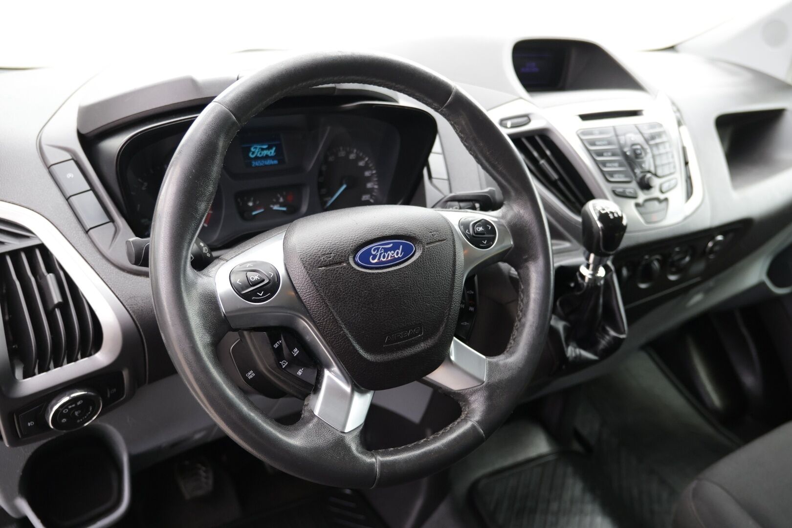 Ford Transit Custom 2014 310 2,2TDCi 100 hv Trend M6 Van N1 L2H2 FWD - | Webasto! | Koukku! | Parketti-Lattia! | 2x Renkaat! | Huippu Yksillö! |