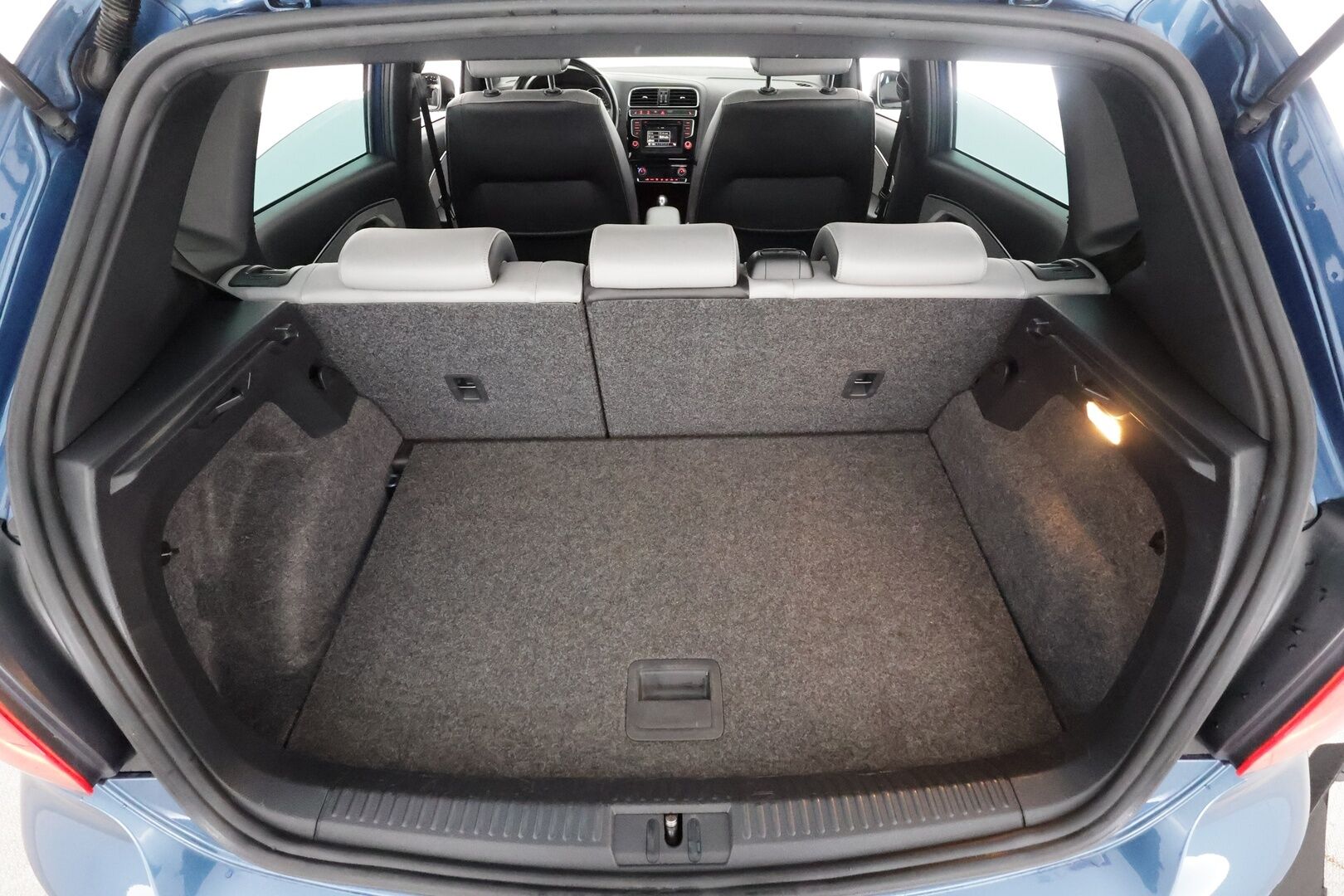 Volkswagen Polo 2015 BlueGT 1,4 TSI 110 kW (150 hv) ACT DSG-automaatti 4-ovinen - | Lasikattoluukku | Lohko&Sisätilanlämmitin | Xenon | Vakkari | Bluetooth | Penkinlämmittimet | Suomi-auto | 