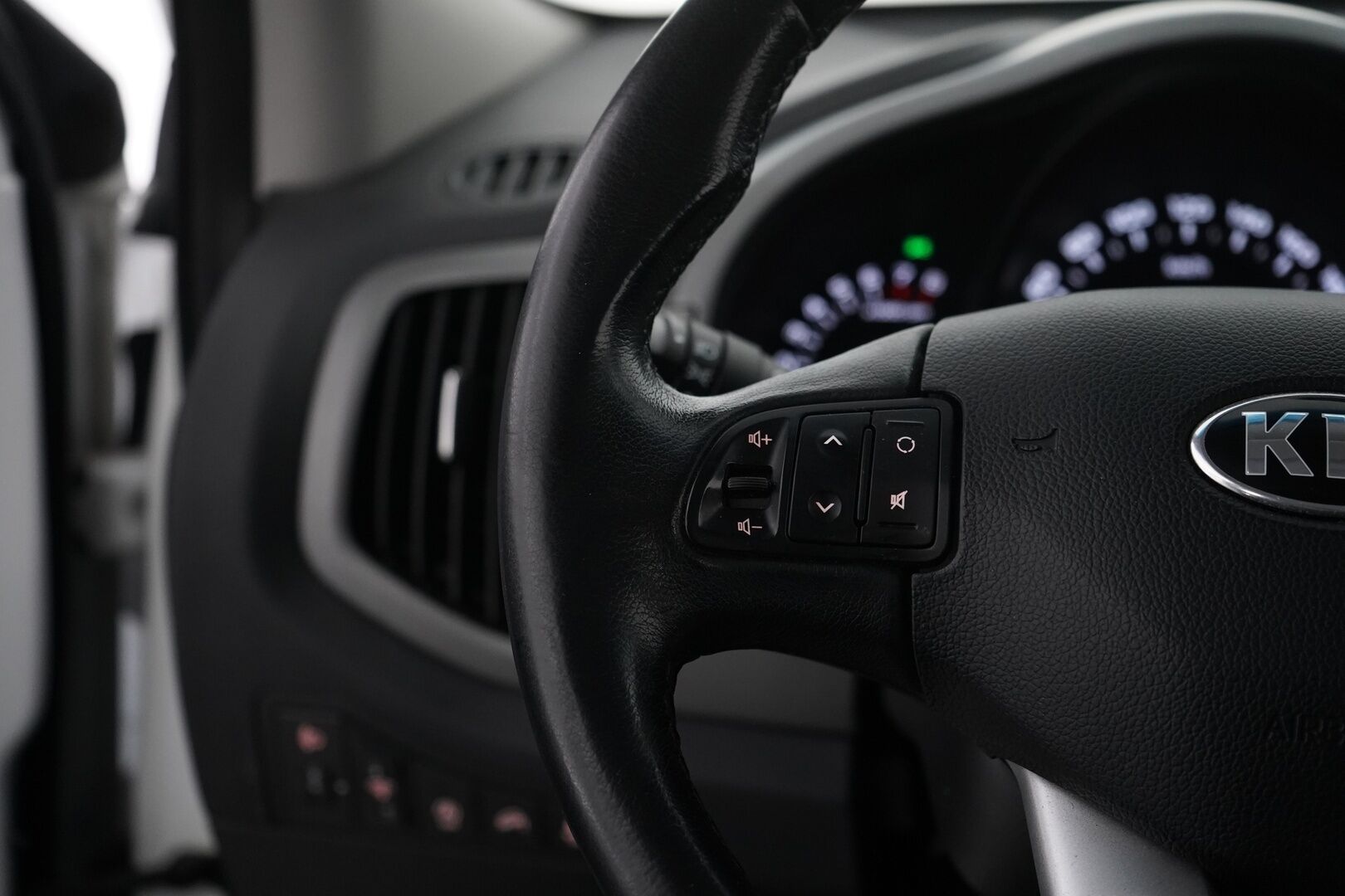 Kia Sportage 2014 1,6 ISG Urban LX EcoDynamics - Vetokoukku / Suomi-auto / Vakionopeudensäädin / Bluetooth 