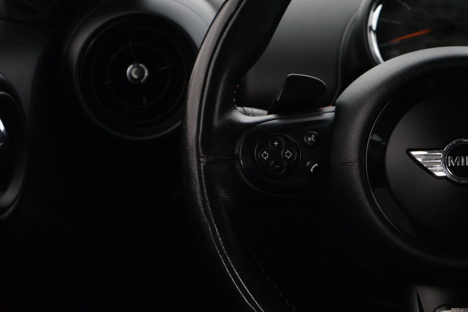 MINI Countryman 2015 John Cooper Works ALL4 A Sport Lane* Harman/Kardon / Nahkapenkit / Panorama / Musta sisäkatto * - * Sporttinen neliveto JCW Mini todella hyvällä huoltohistorialla! Ketju vaihdettu ennakoivasti! *