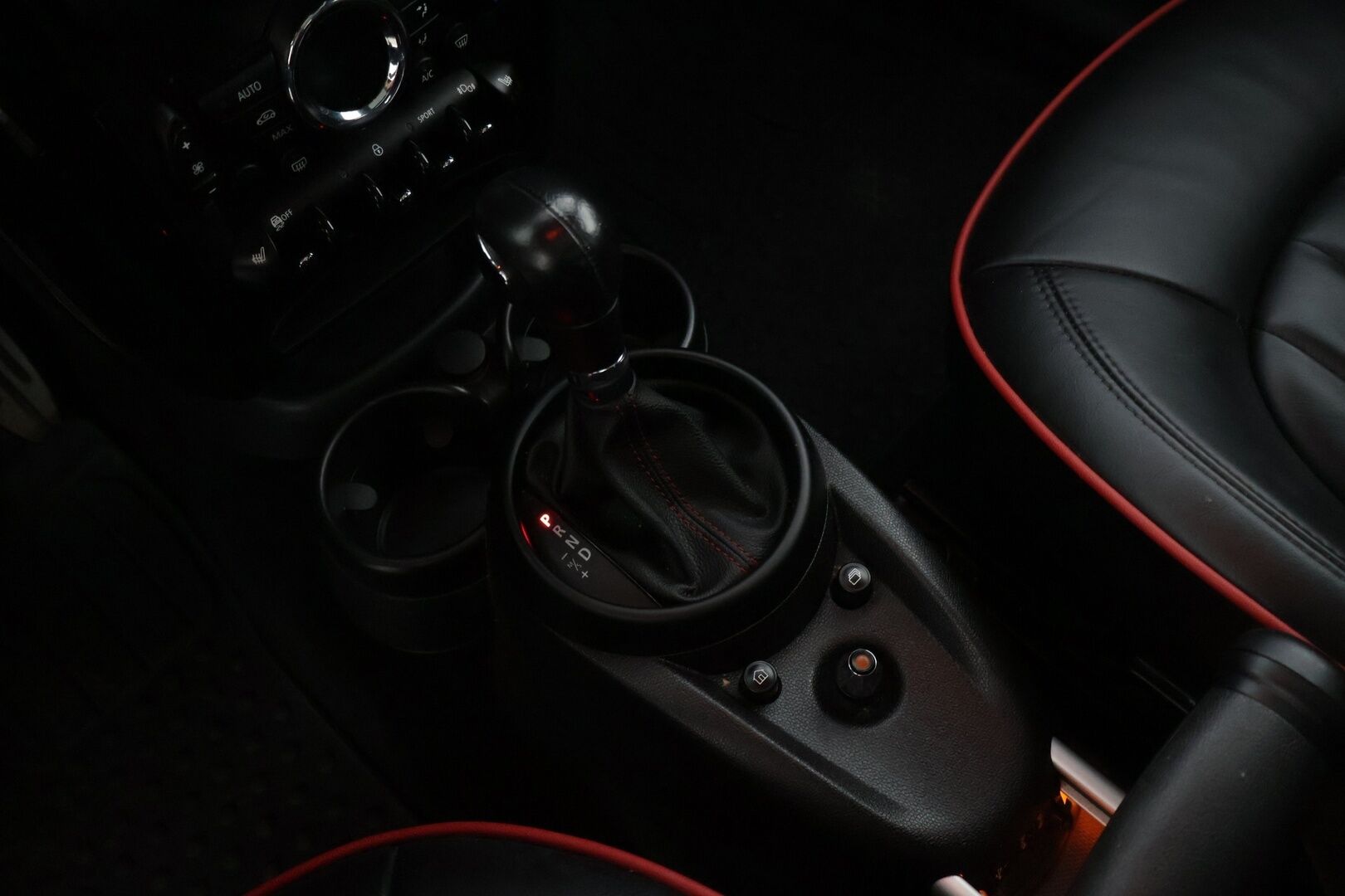 MINI Countryman 2015 John Cooper Works ALL4 A Sport Lane* Harman/Kardon / Nahkapenkit / Panorama / Musta sisäkatto * - * Sporttinen neliveto JCW Mini todella hyvällä huoltohistorialla! Ketju vaihdettu ennakoivasti! *