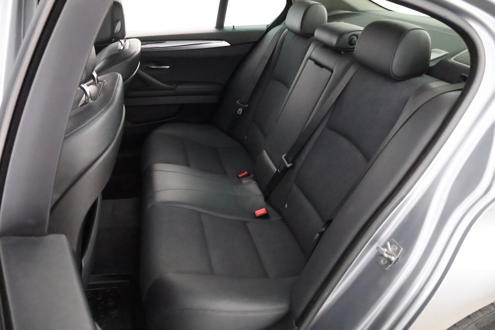 BMW 520 2011 TwinPower Turbo A F10 Sedan Luxury Automatic - Webasto / Nelipyöräohjaus / HiFi / Professional Navi / Muistipenkki / Sporttipenkit / Poikkeukselliset Varusteet!