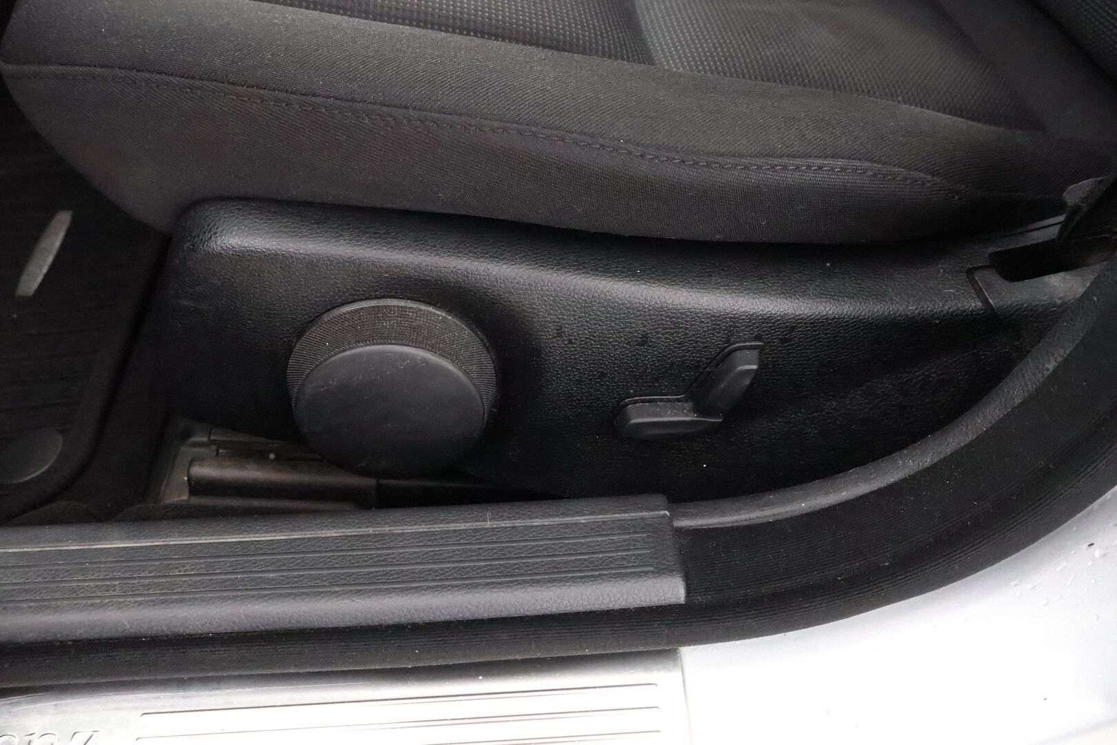 Mercedes-Benz C 2009 200 CDI T Avantgarde * Vakkari / Xenon / Lohko & Sisäpistoke / Vetokoukku * - Harvinaisen siisti / 2x Fiksut renkaat alkuperäisvantein / Juuri tullut Tampereelle!
