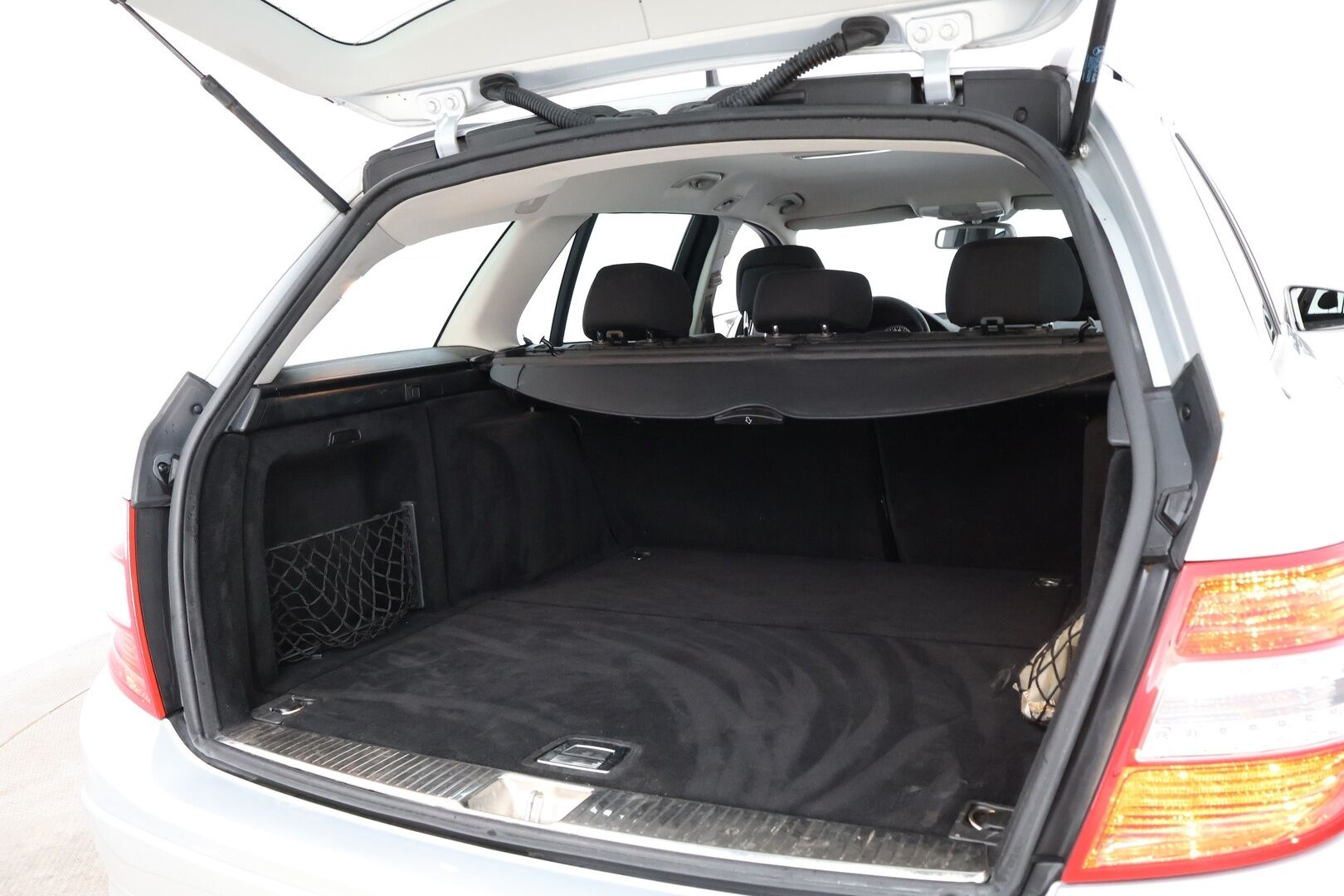 Mercedes-Benz C 2009 200 CDI T Avantgarde * Vakkari / Xenon / Lohko & Sisäpistoke / Vetokoukku * - Harvinaisen siisti / 2x Fiksut renkaat alkuperäisvantein / Juuri tullut Tampereelle!