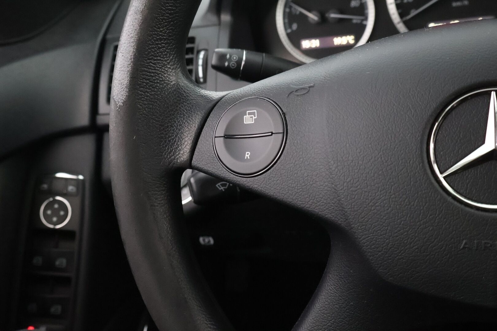 Mercedes-Benz C 2009 200 CDI T Avantgarde * Vakkari / Xenon / Lohko & Sisäpistoke / Vetokoukku * - Harvinaisen siisti / 2x Fiksut renkaat alkuperäisvantein / Juuri tullut Tampereelle!