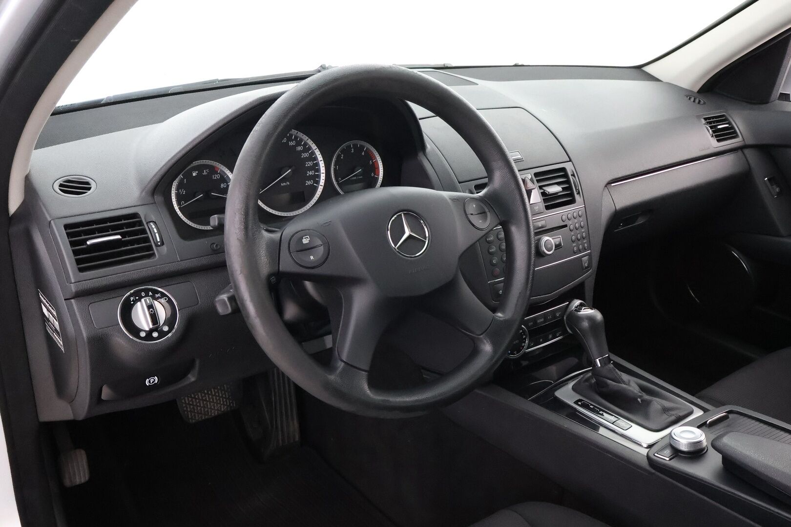 Mercedes-Benz C 2009 200 CDI T Avantgarde * Vakkari / Xenon / Lohko & Sisäpistoke / Vetokoukku * - Harvinaisen siisti / 2x Fiksut renkaat alkuperäisvantein / Juuri tullut Tampereelle!
