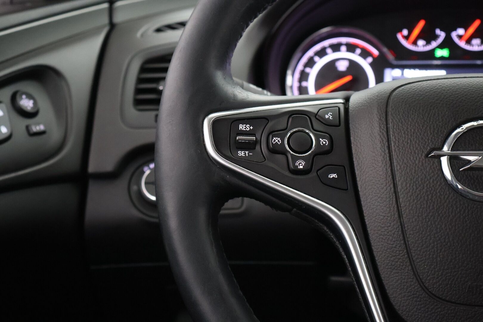 Opel Insignia 2016 Sports Tourer Edition 1,6 Turbo 125kW AT6 | YritysOutlet - Myydään vain yrityksille - Suomi-Auto | P-tutkat | Huoltokirja
