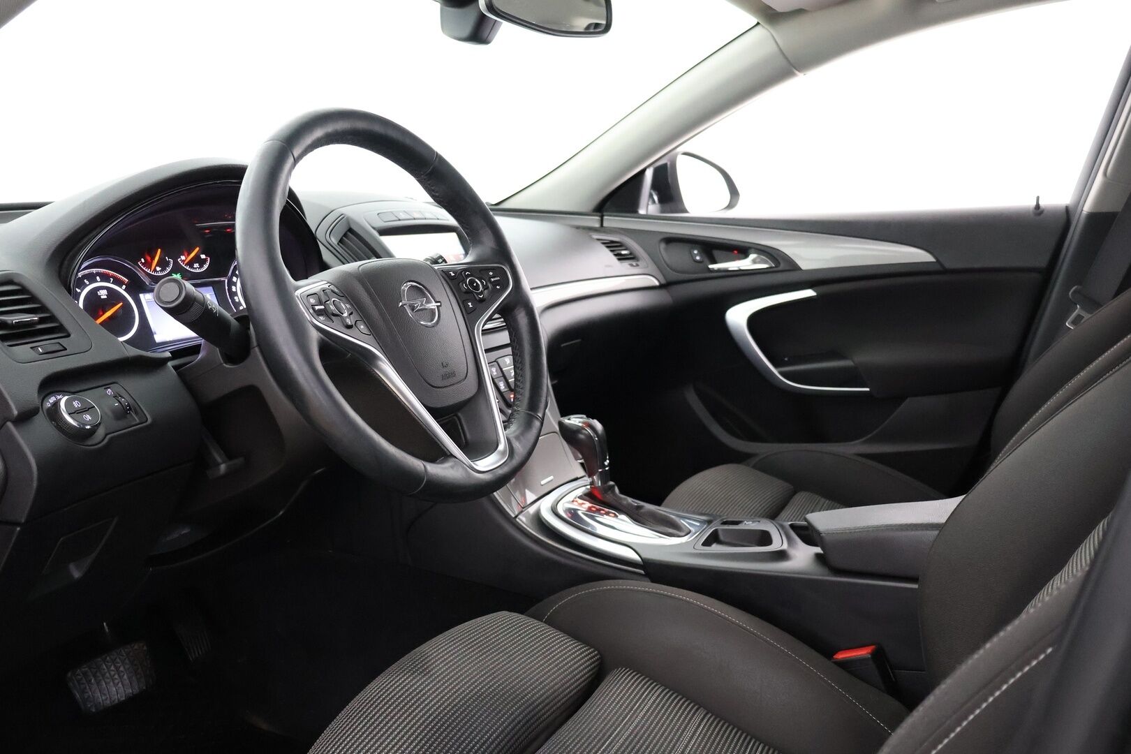 Opel Insignia 2016 Sports Tourer Edition 1,6 Turbo 125kW AT6 | YritysOutlet - Myydään vain yrityksille - Suomi-Auto | P-tutkat | Huoltokirja