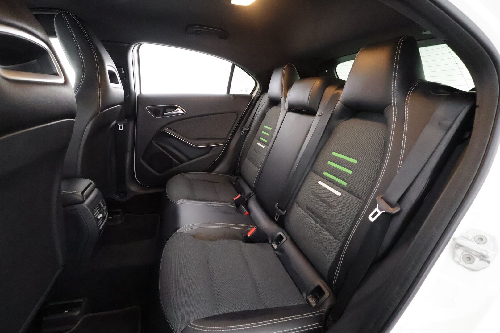 Mercedes-Benz A 2016 160 Premium Business Style Package - | Facelift | Sporttipenkit | Puolinahat | LED | IHC | P.kamera | Dynamic Select | Bluetooth | Törmäyksenestoavustin | 2x renkaat aluin | 