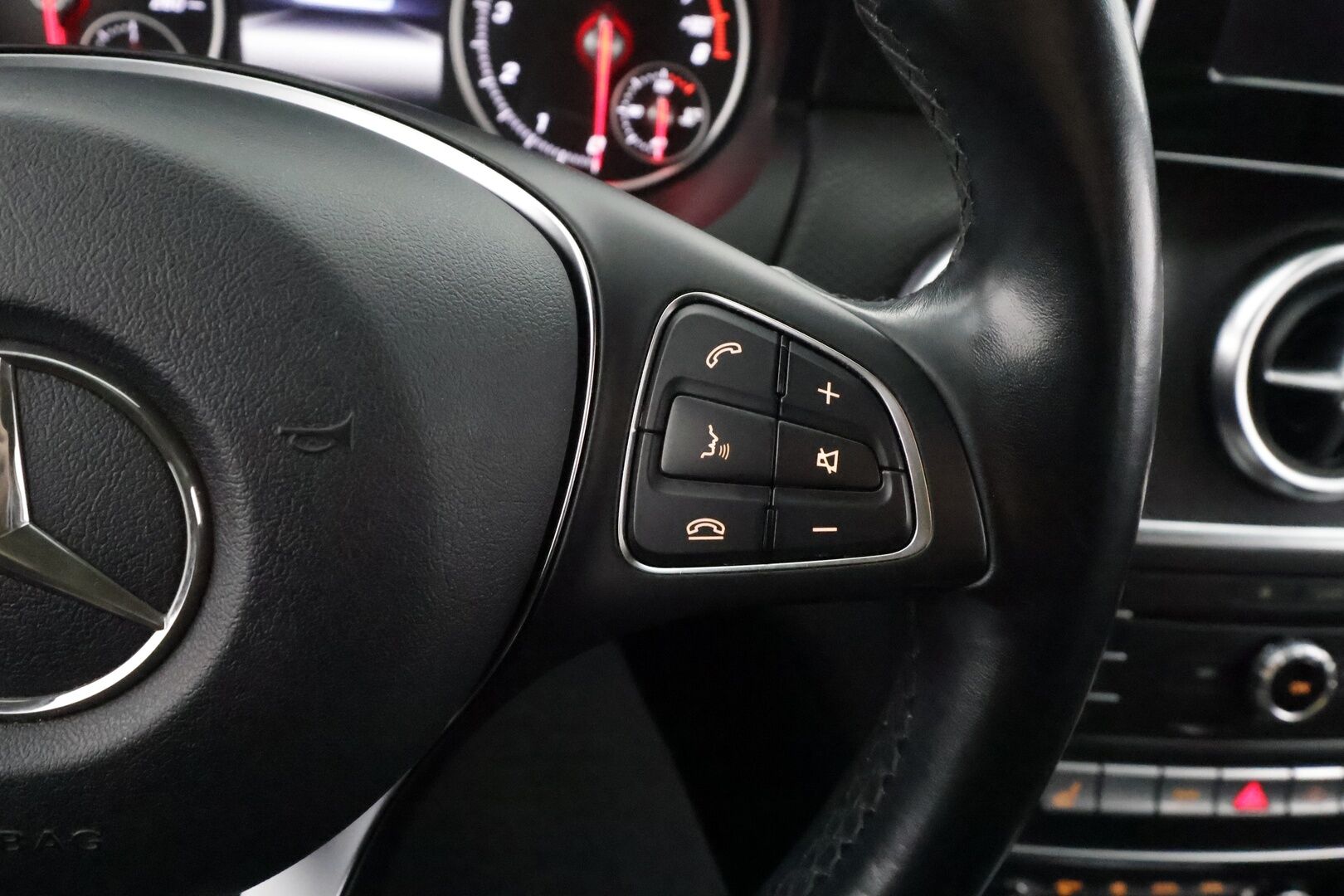 Mercedes-Benz A 2016 160 Premium Business Style Package - | Facelift | Sporttipenkit | Puolinahat | LED | IHC | P.kamera | Dynamic Select | Bluetooth | Törmäyksenestoavustin | 2x renkaat aluin | 