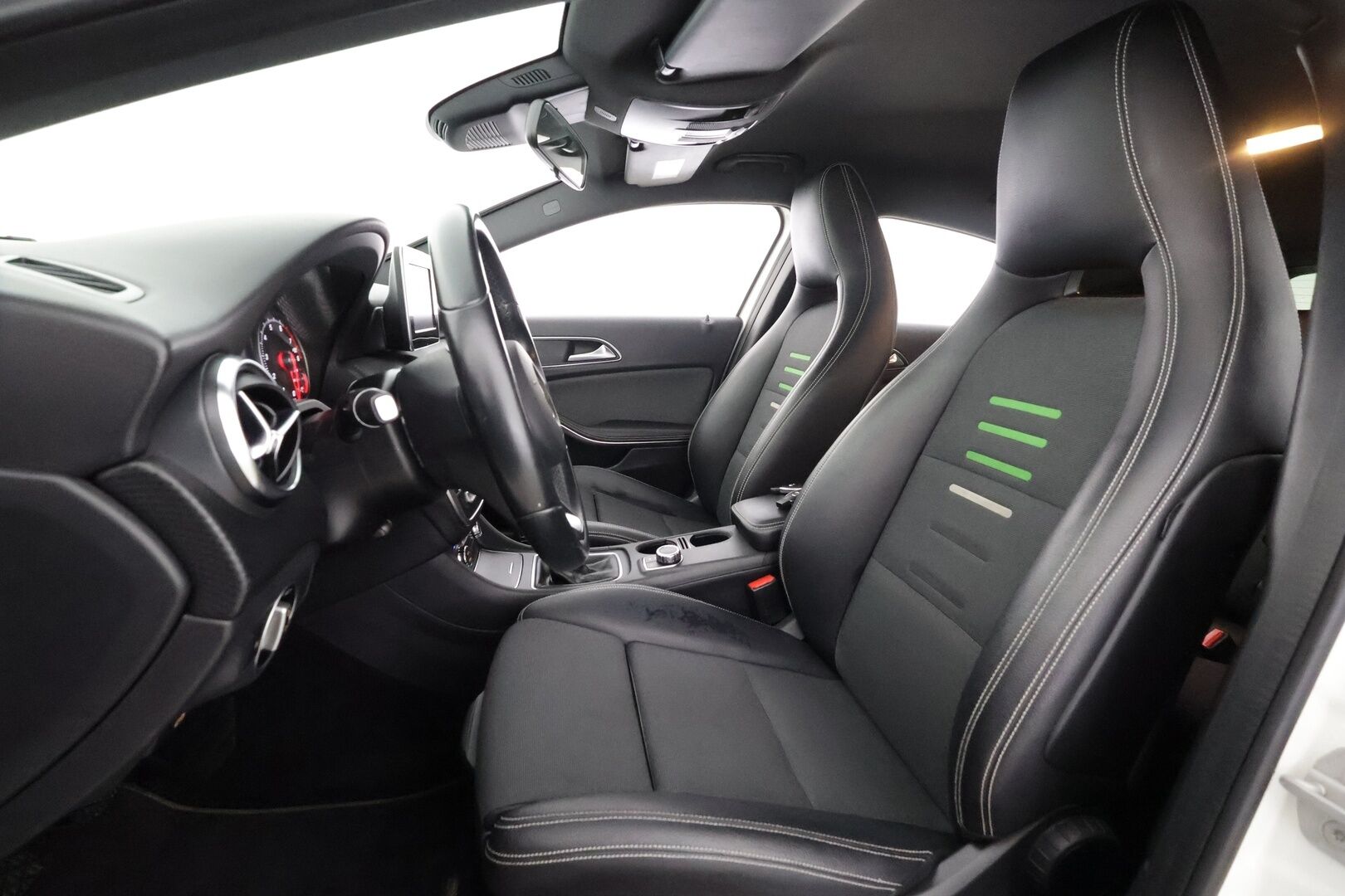 Mercedes-Benz A 2016 160 Premium Business Style Package - | Facelift | Sporttipenkit | Puolinahat | LED | IHC | P.kamera | Dynamic Select | Bluetooth | Törmäyksenestoavustin | 2x renkaat aluin | 