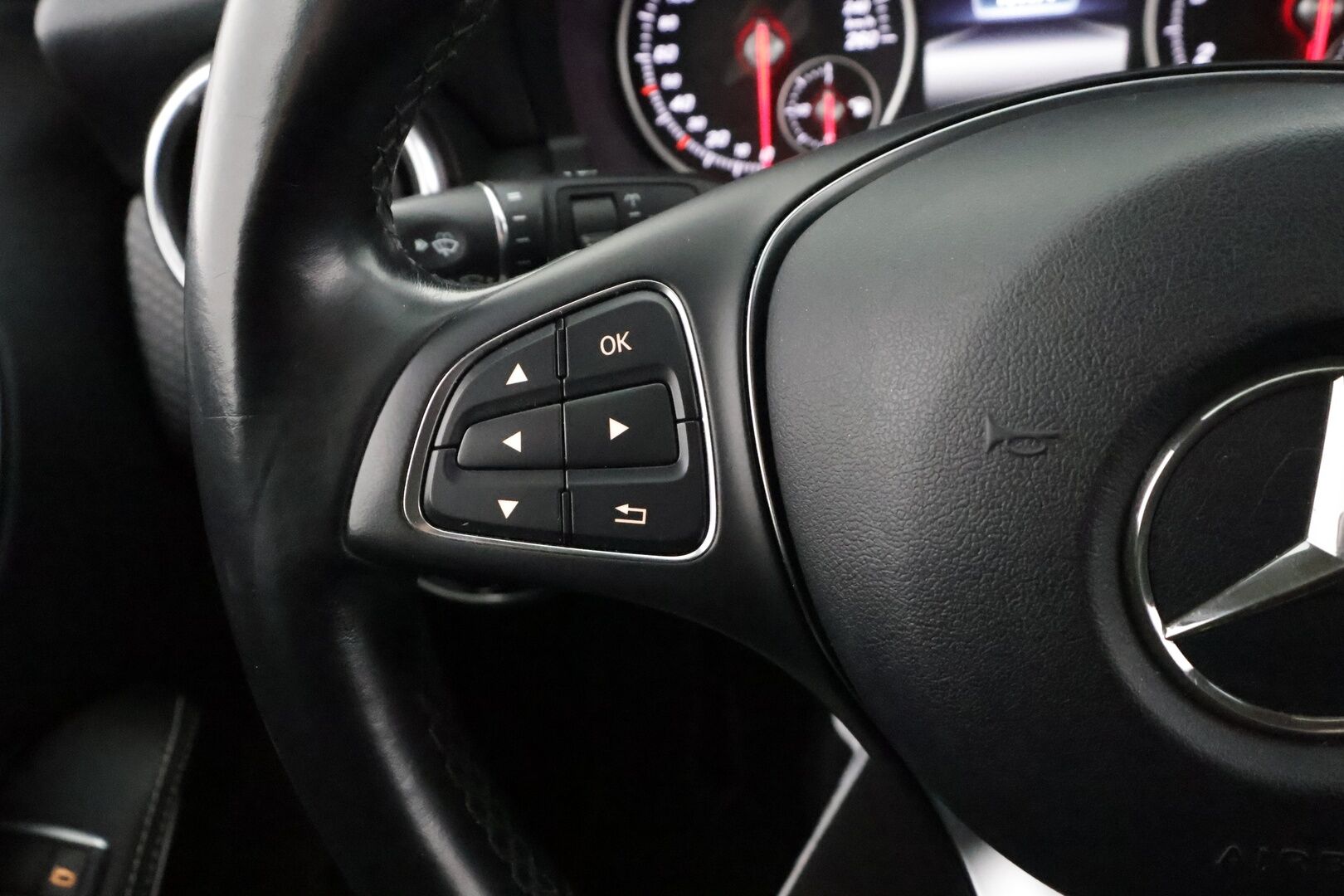 Mercedes-Benz A 2016 160 Premium Business Style Package - | Facelift | Sporttipenkit | Puolinahat | LED | IHC | P.kamera | Dynamic Select | Bluetooth | Törmäyksenestoavustin | 2x renkaat aluin | 
