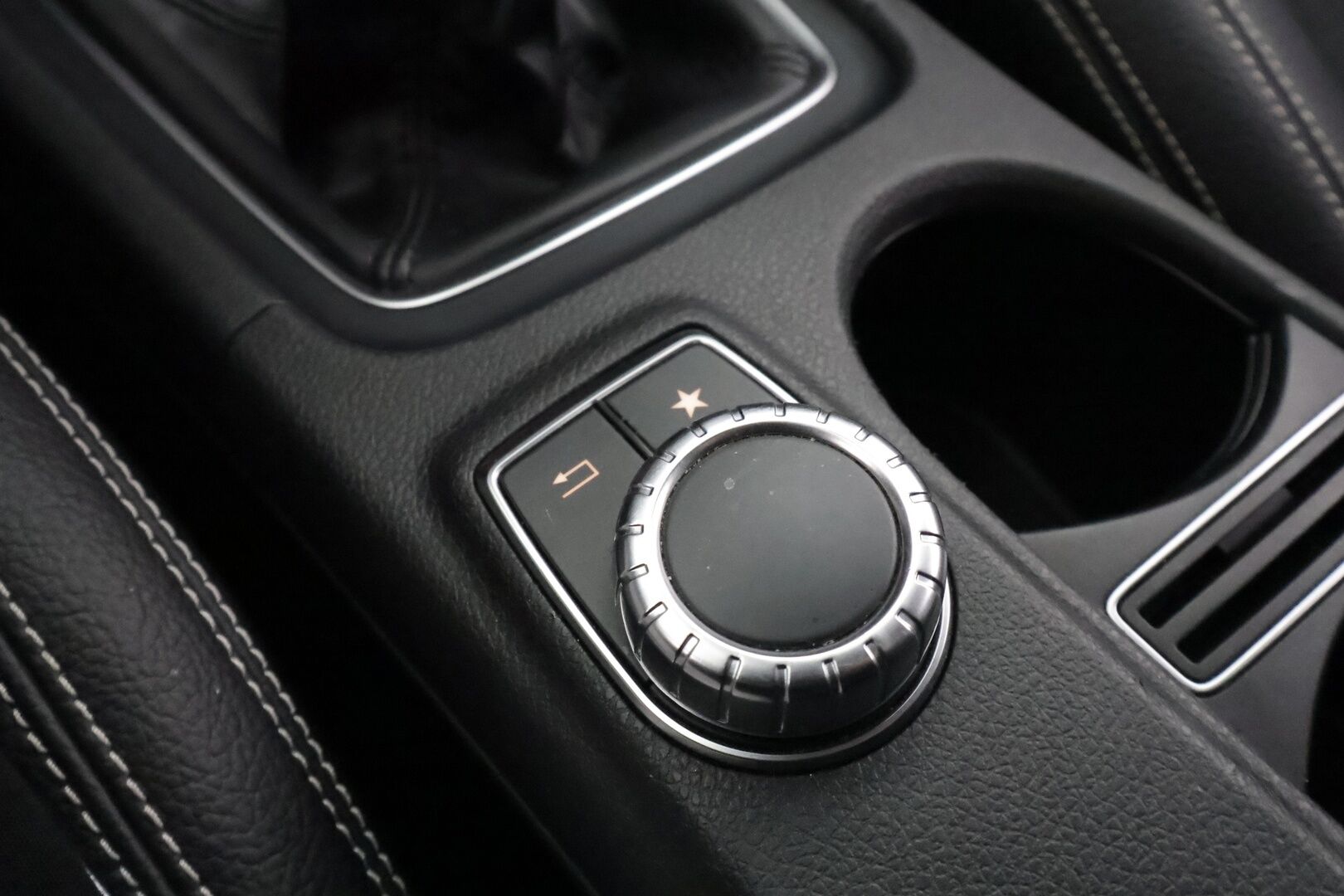 Mercedes-Benz A 2016 160 Premium Business Style Package - | Facelift | Sporttipenkit | Puolinahat | LED | IHC | P.kamera | Dynamic Select | Bluetooth | Törmäyksenestoavustin | 2x renkaat aluin | 