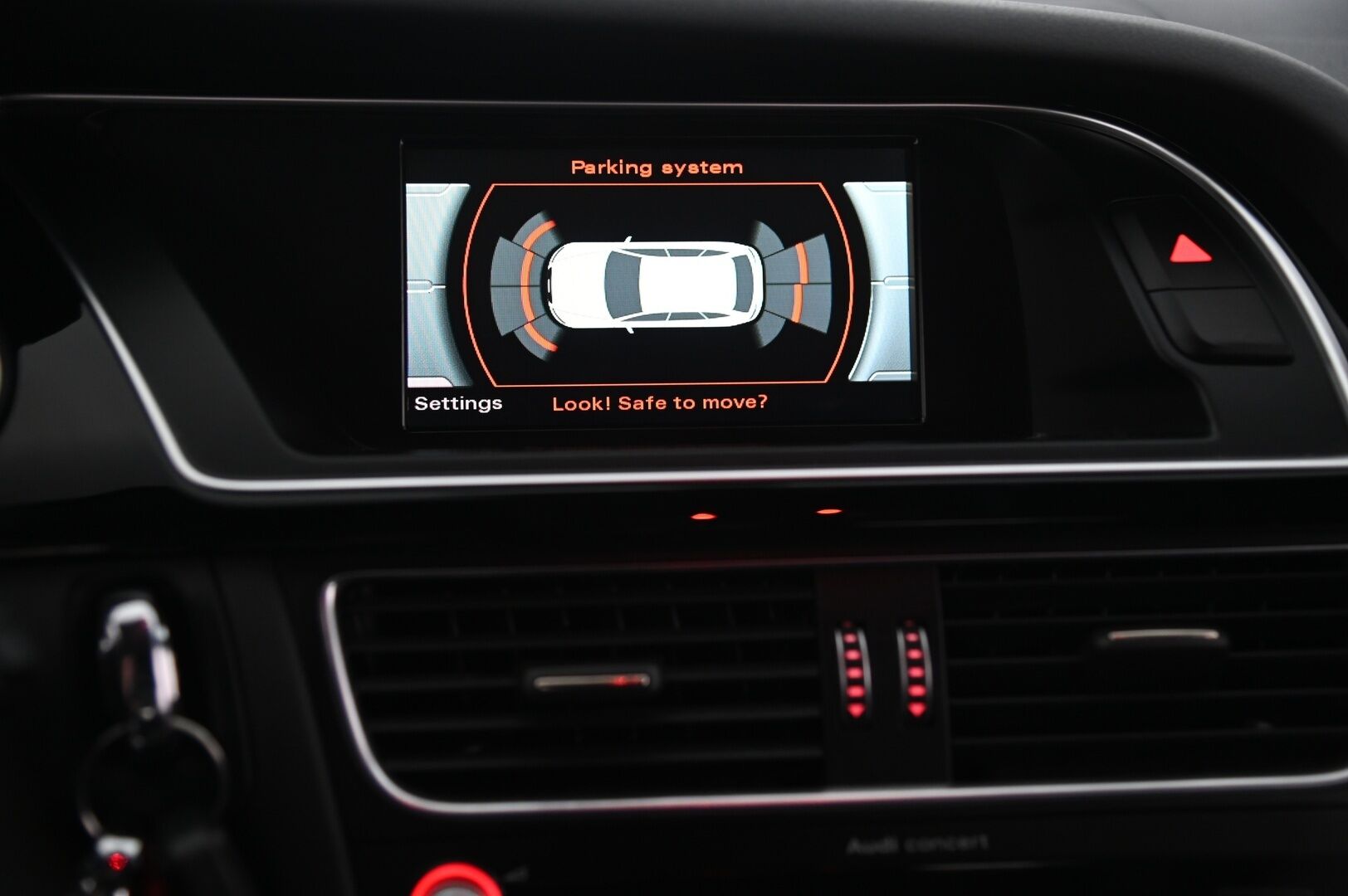 Audi A4 2015 Avant Land of quattro Edition 2,0 TDI 140 kW quattro S tronic * Webasto / Sport-penkit / Sähköluukku / Tutkat ** - Urheiluistuimet / vakionopeudensäädin / Audi Sound System / Xenon 